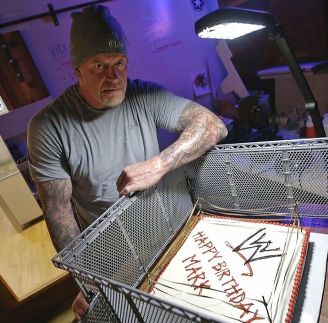 In honour of Undertakers birthday, heres him standing next to a