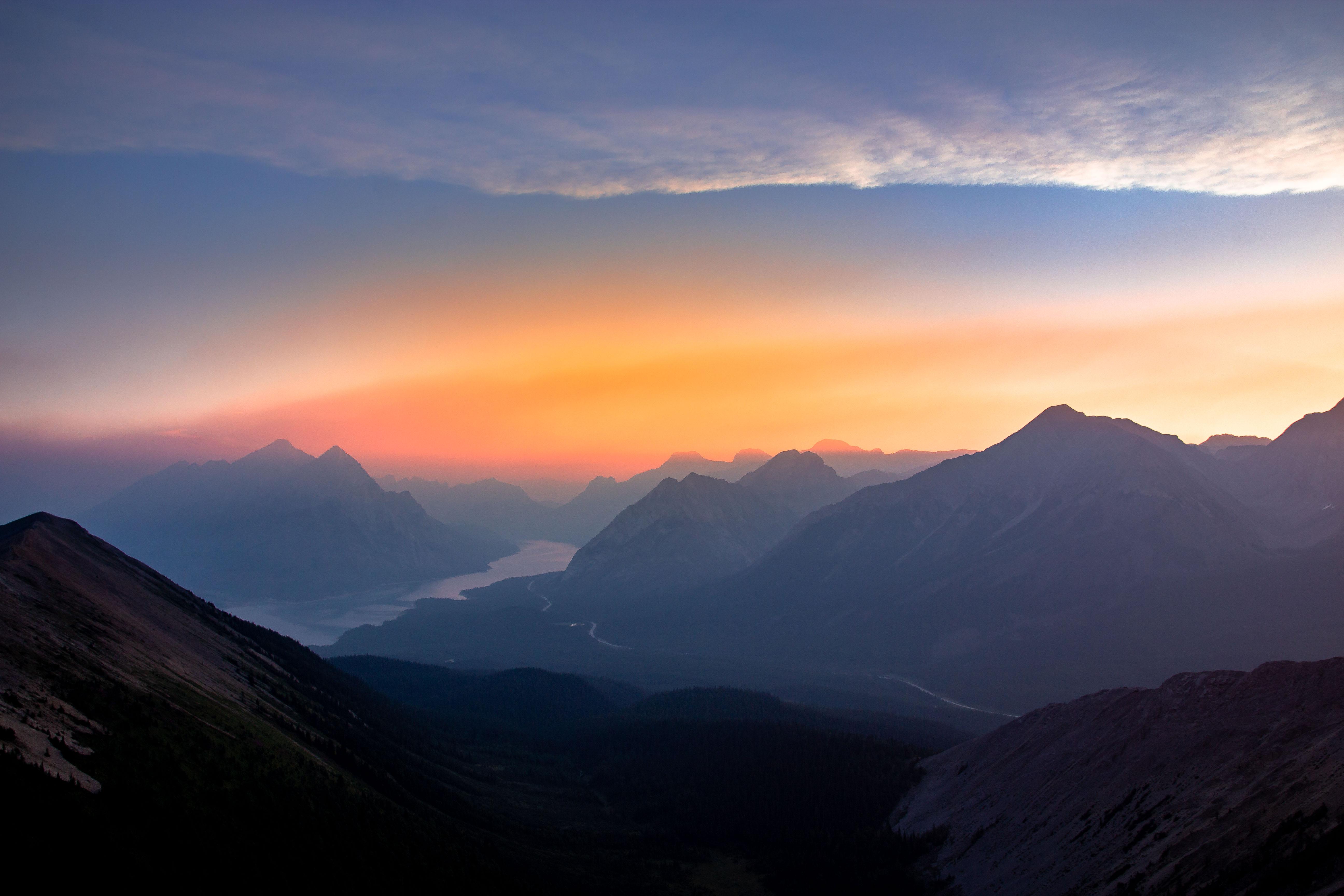 Tent Ridge Horseshoe Sunrise. Alberta, Canada [OC] [5184x3456] r/EarthPorn