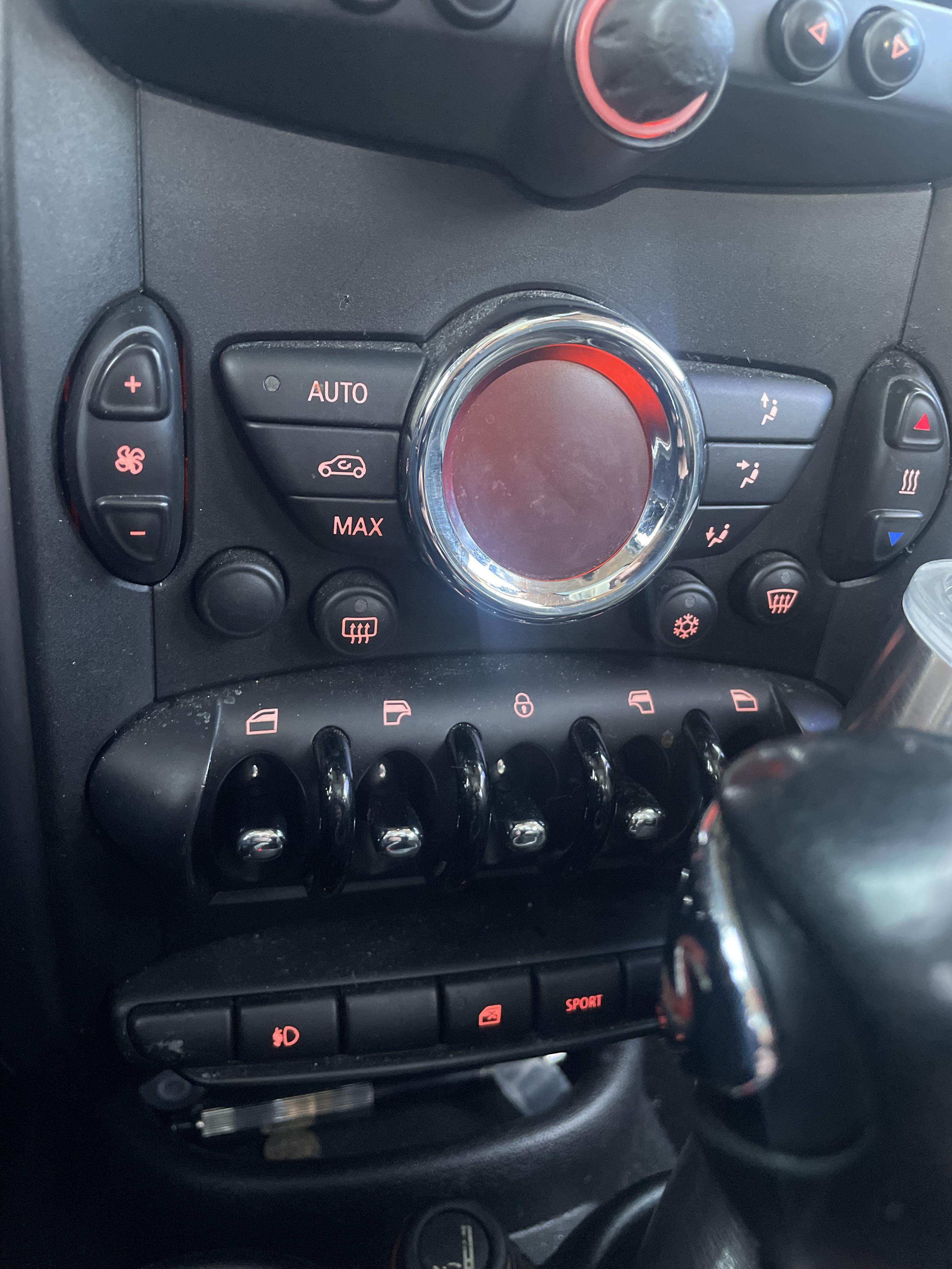 2011 Mini Cooper countryman s, ac is on and works fine but the control