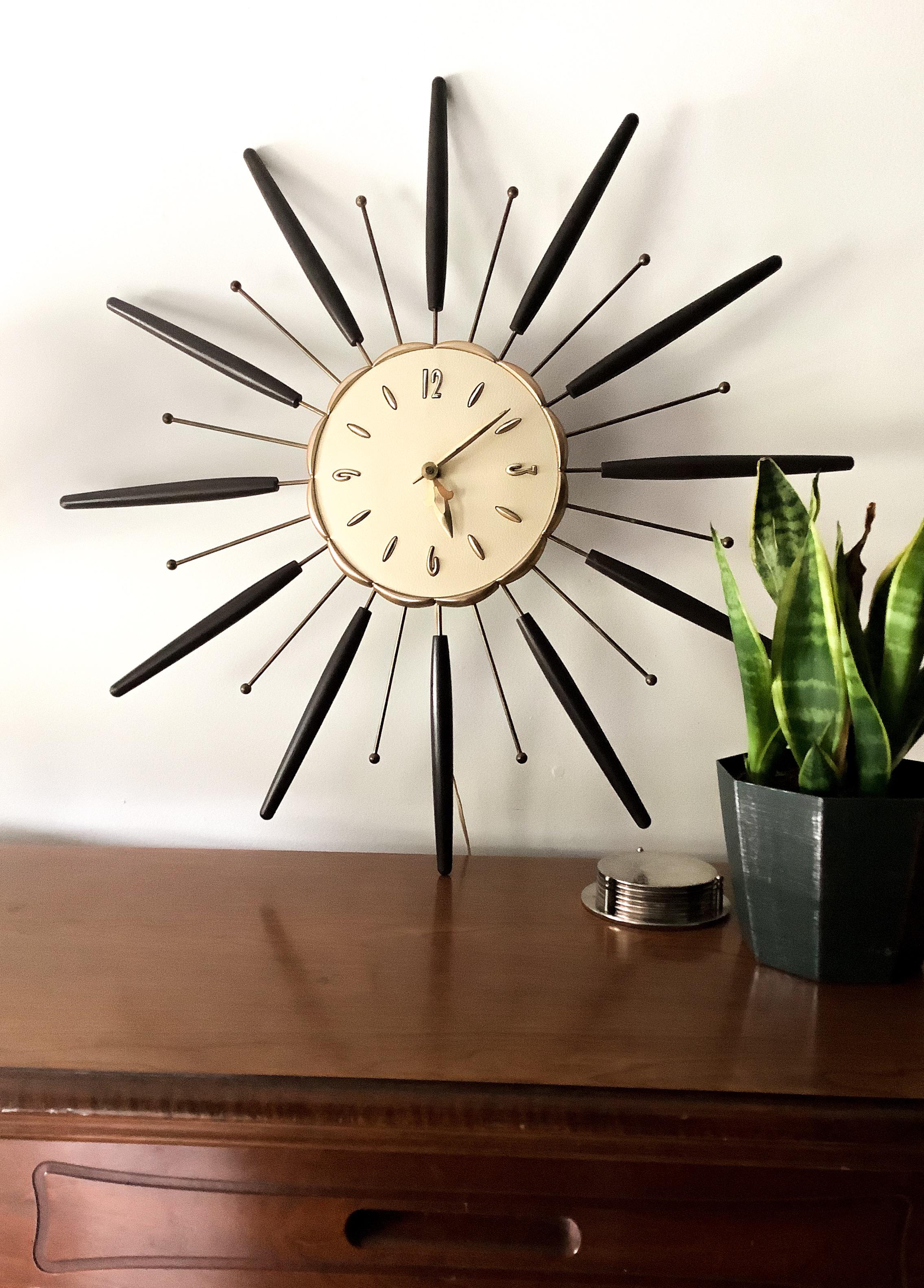Scored this 1963 Robert Shaw Lux starburst clock for 30 at the flea