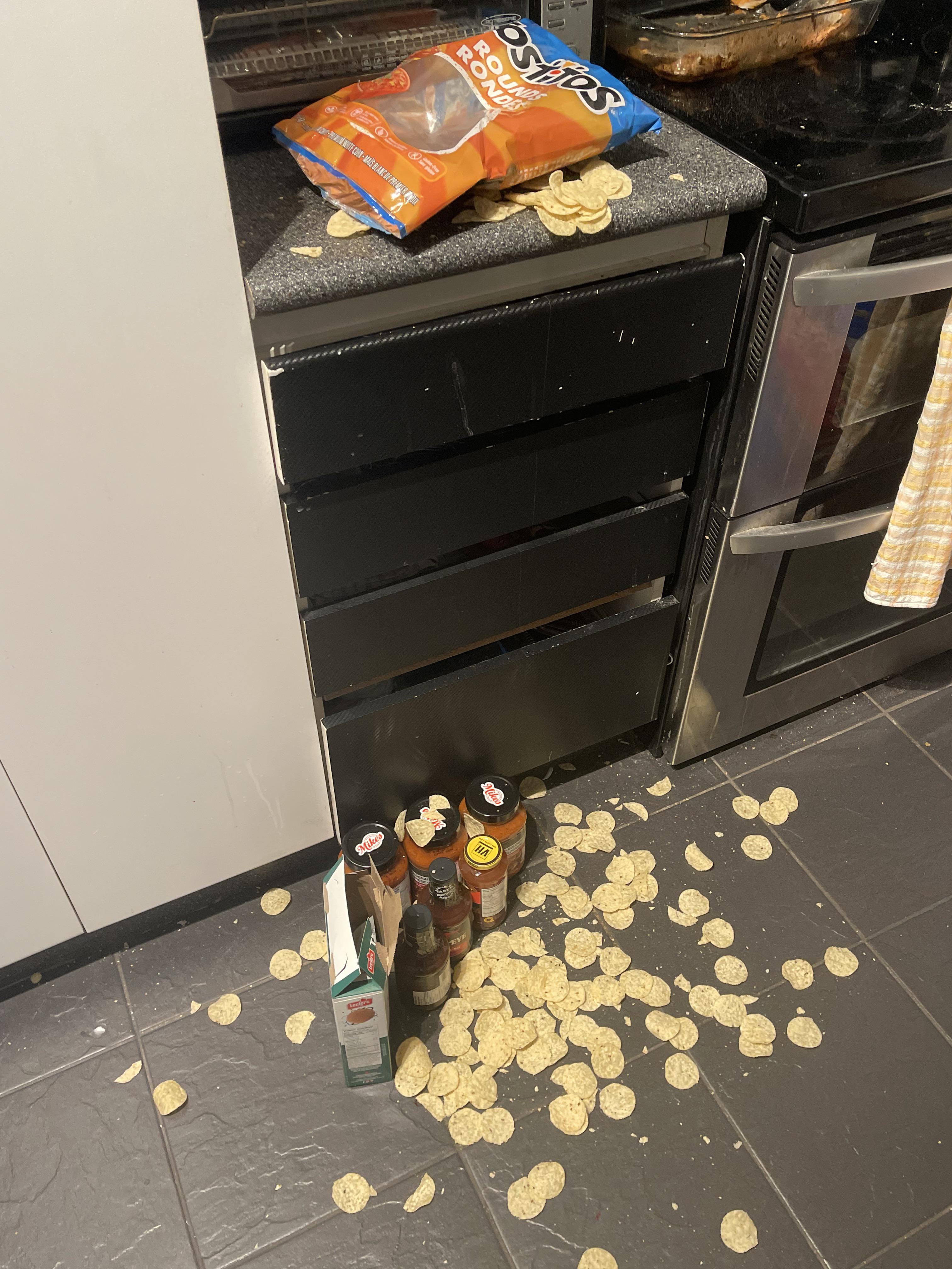 Someone opened the chips bag upside down ( r/Wellthatsucks