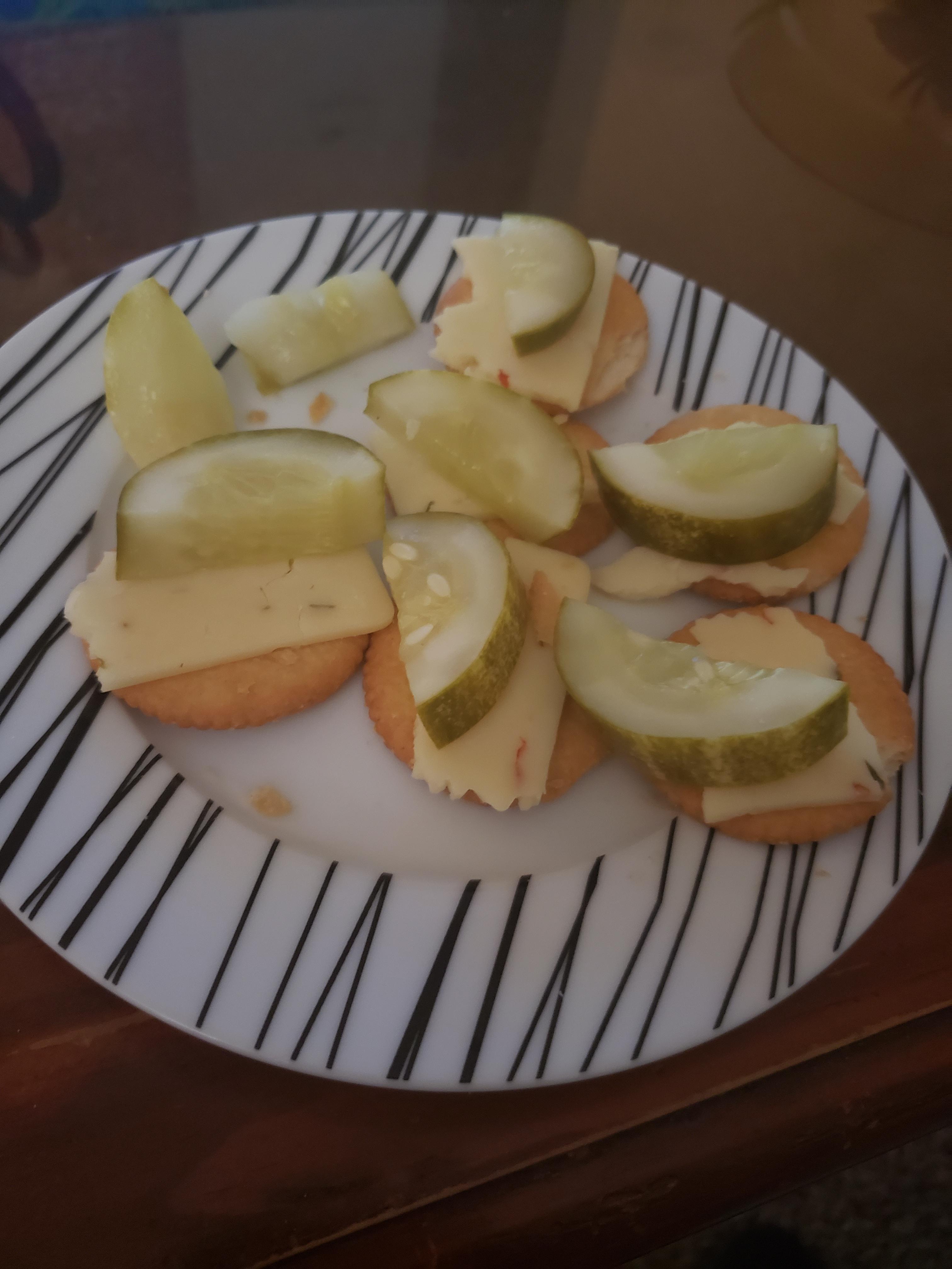 Ritz crackers pickle and pepper jack cheese 🤣 r/drunkencookery