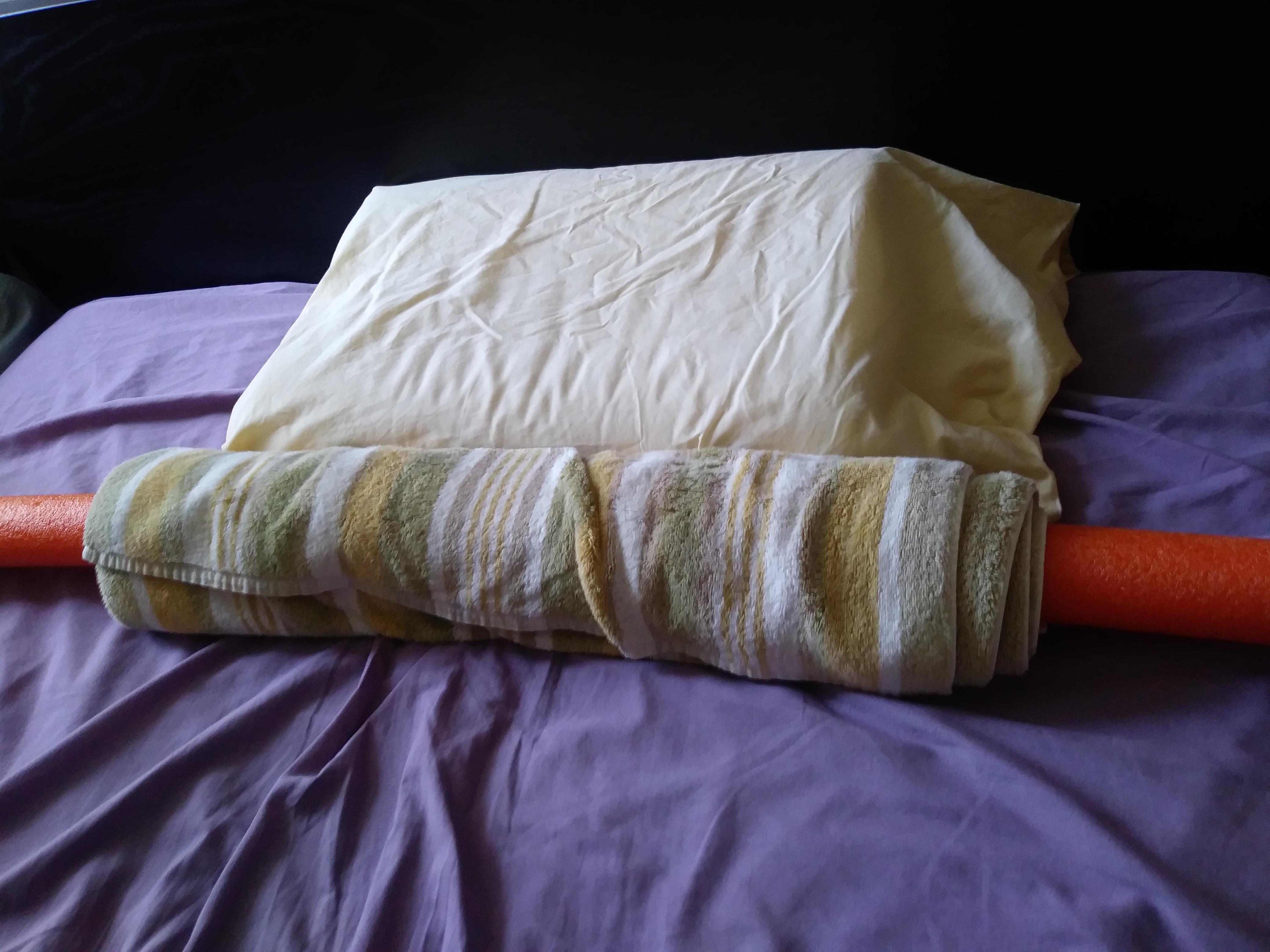 DIY neck roll pillow r/mildlyinteresting