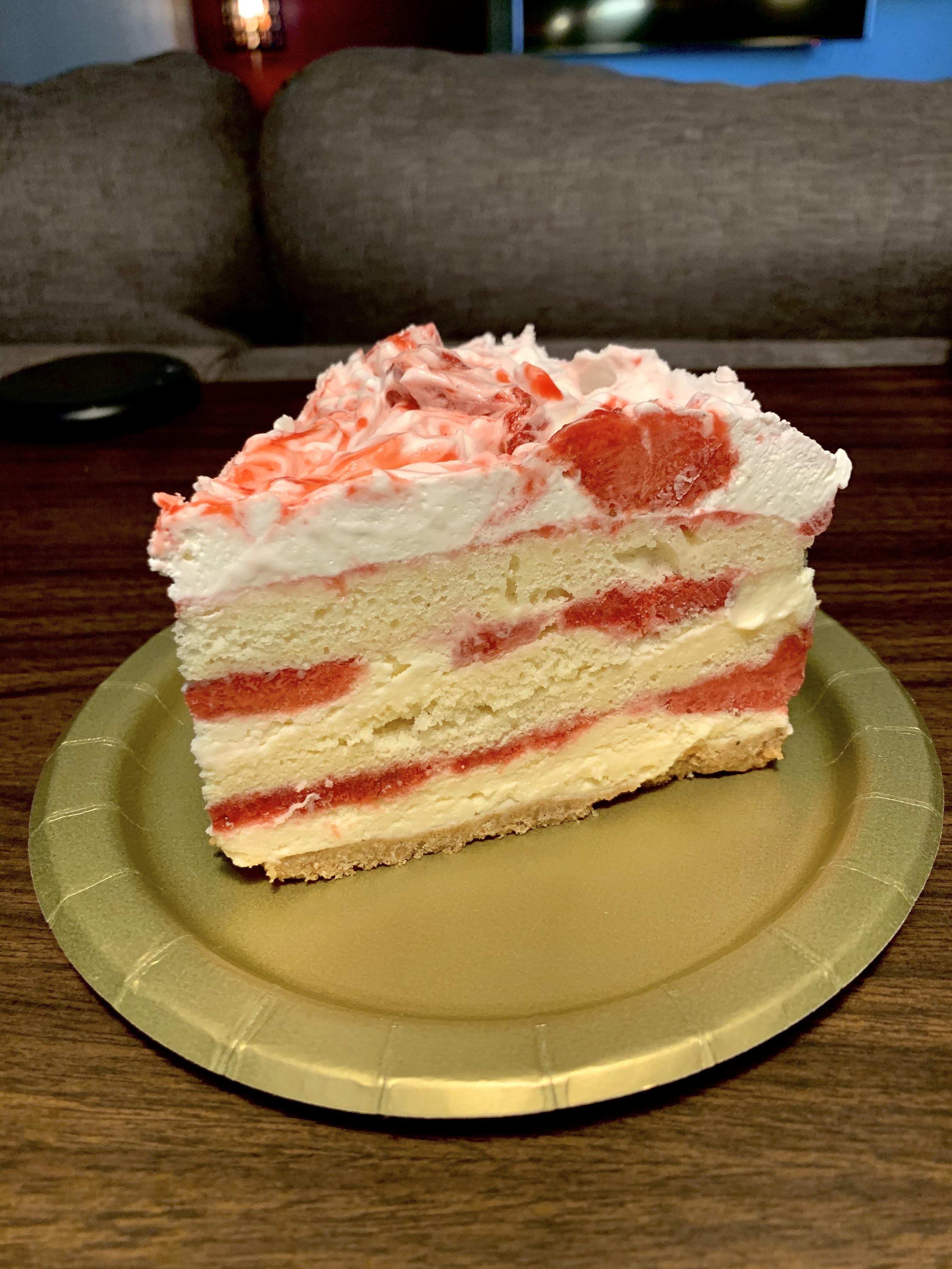 [Homemade] Strawberry Shortcake Ice Cream Cake r/food