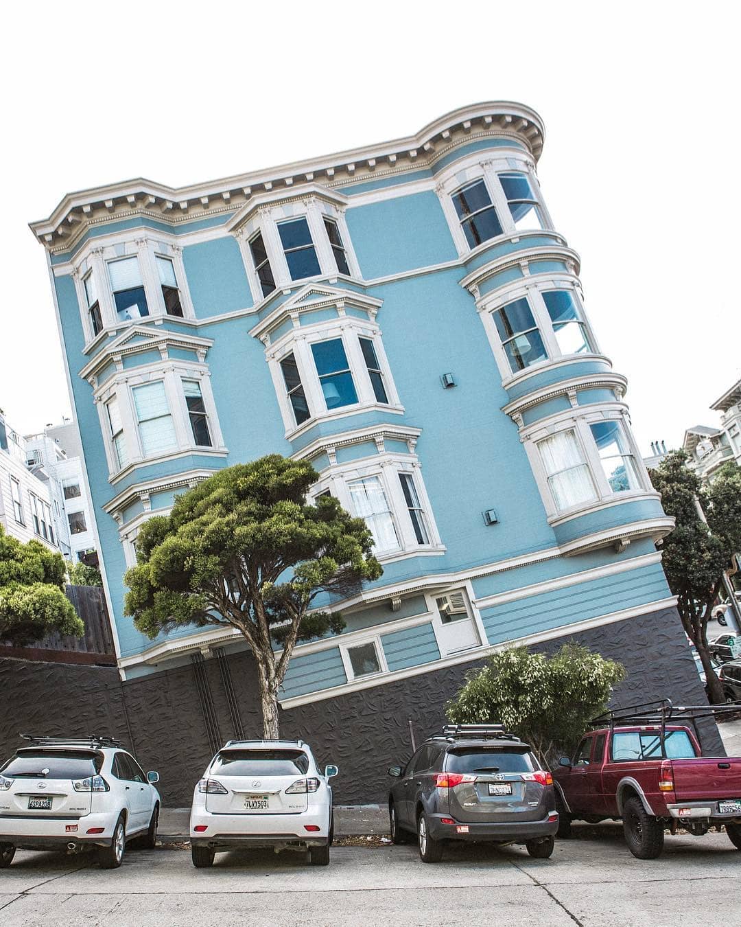 Confusing perspective of winding Street in San Francisco r/confusing