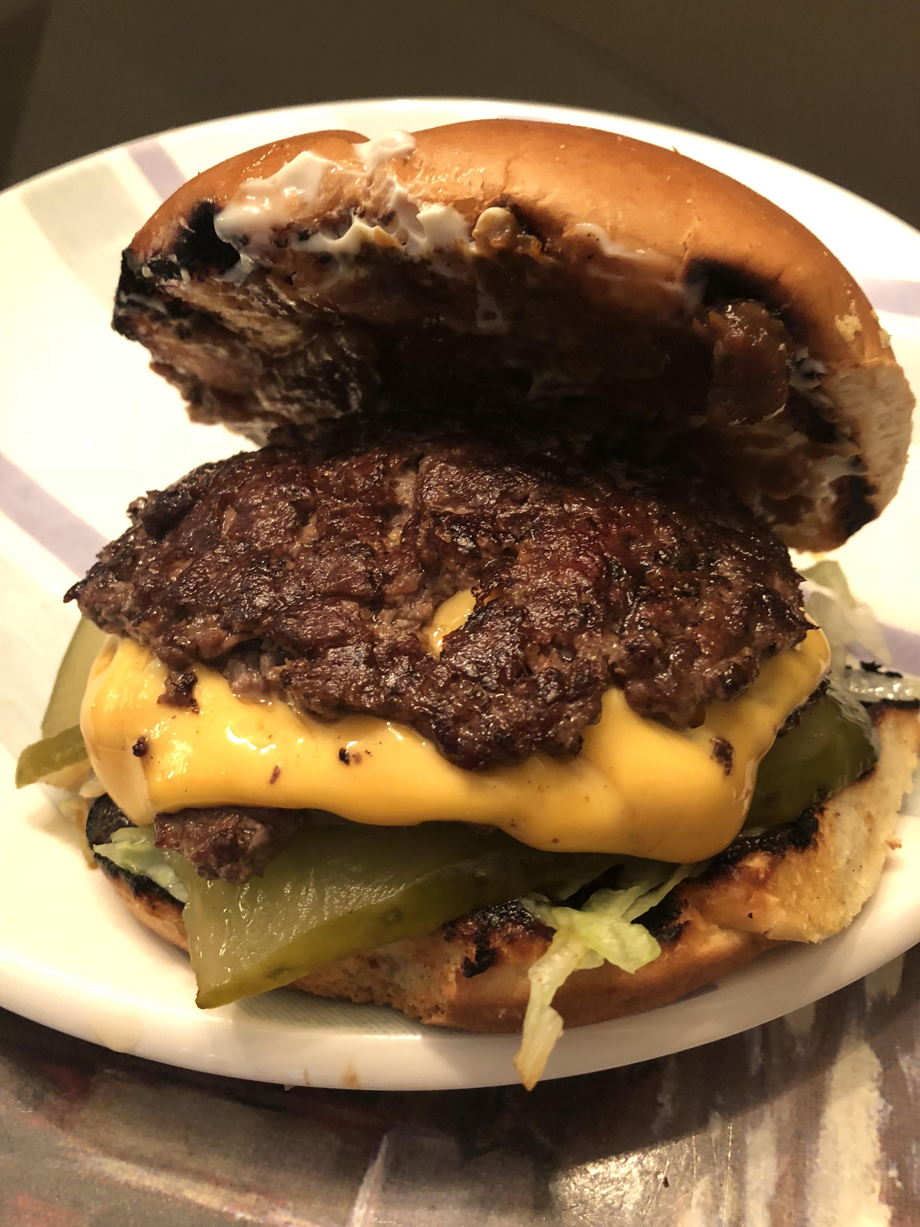 [Homemade] Smashed cheeseburger with lettuce, pickles, caramelized