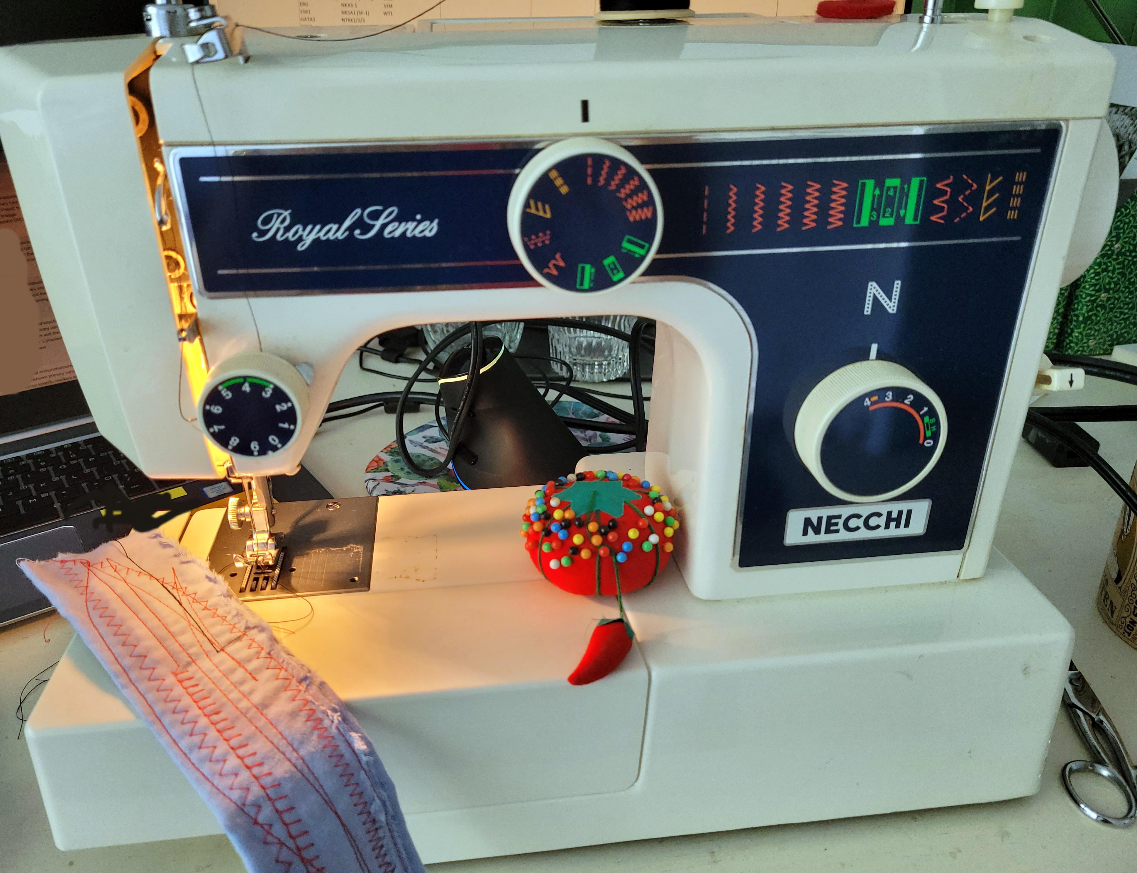 Anyone know what model and year this is? SewingMachinePorn