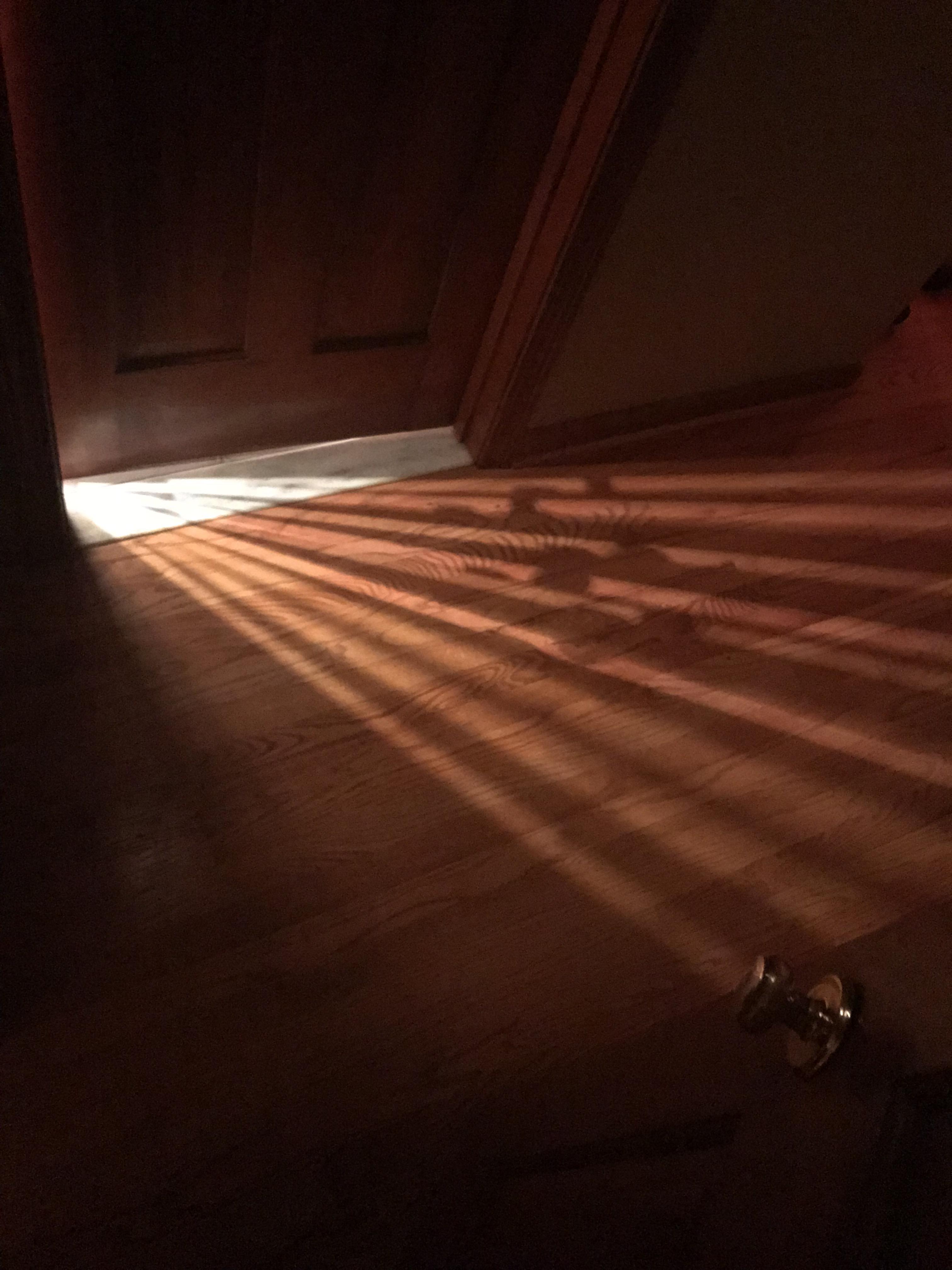 The way the light shines through the crack in my bathroom door r