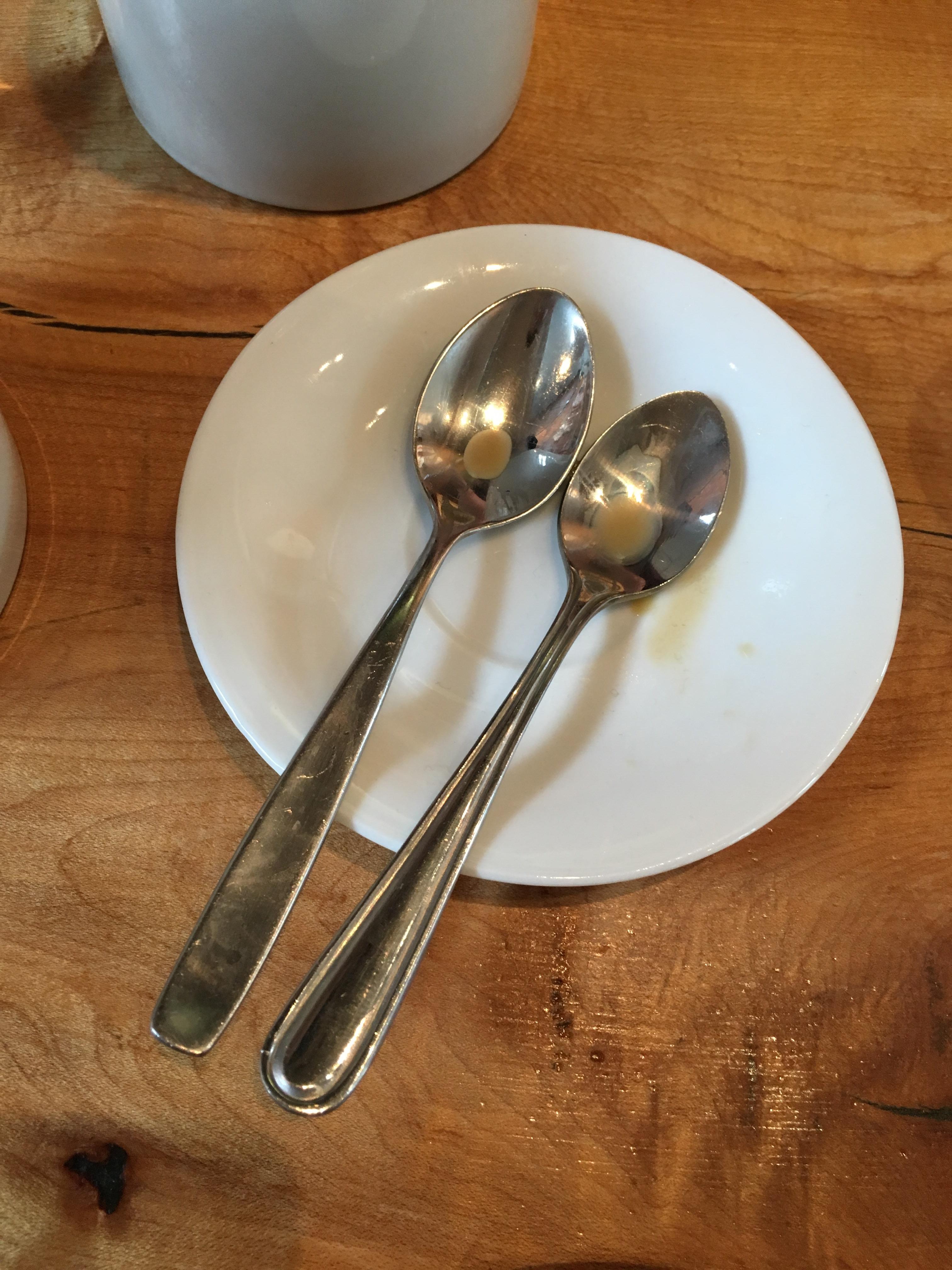 Two teaspoons different size, same restaurant. r/mildlyinteresting