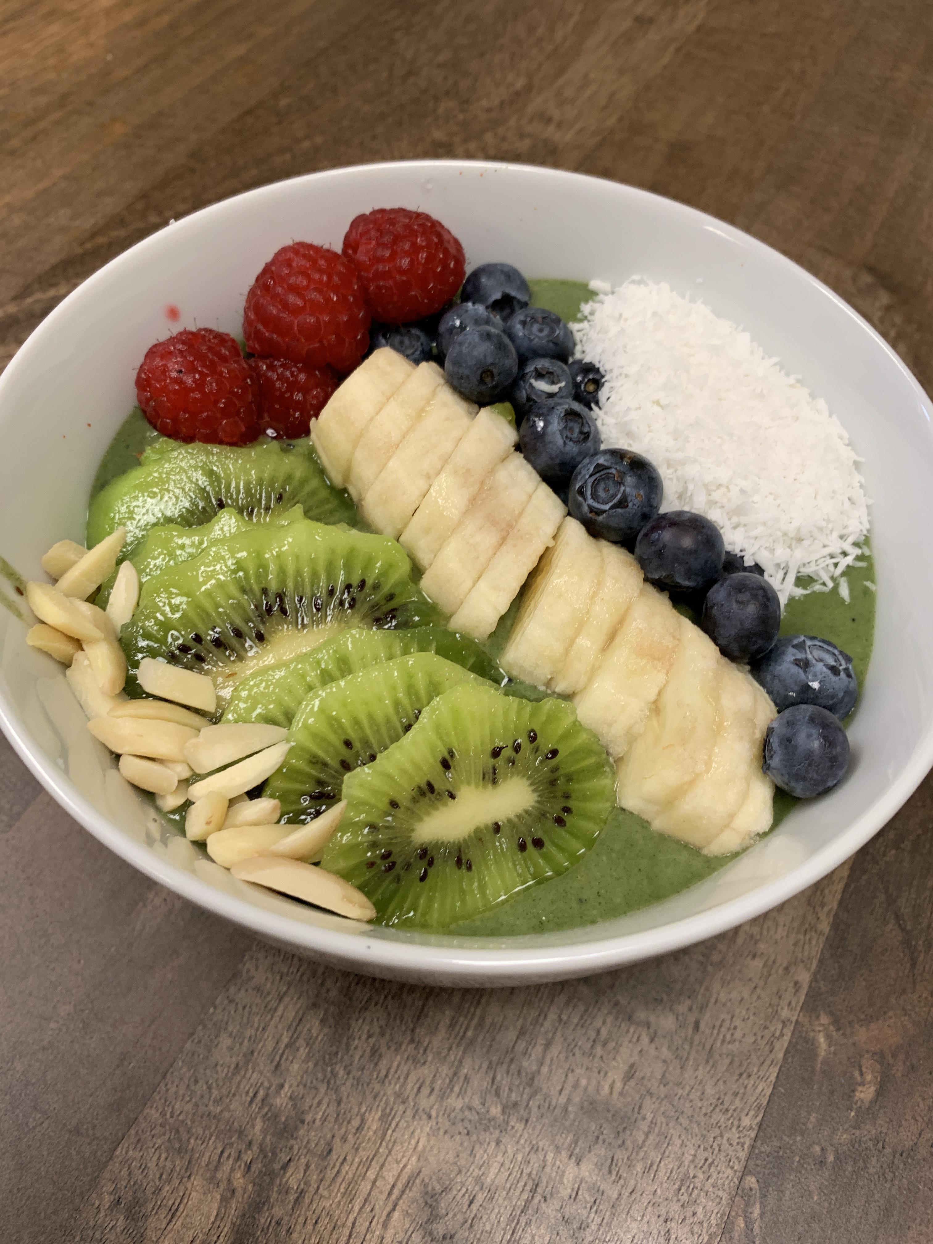 Smoothie bowl! 😋 Spinach, Almond Milk, Blueberries, Raspberries