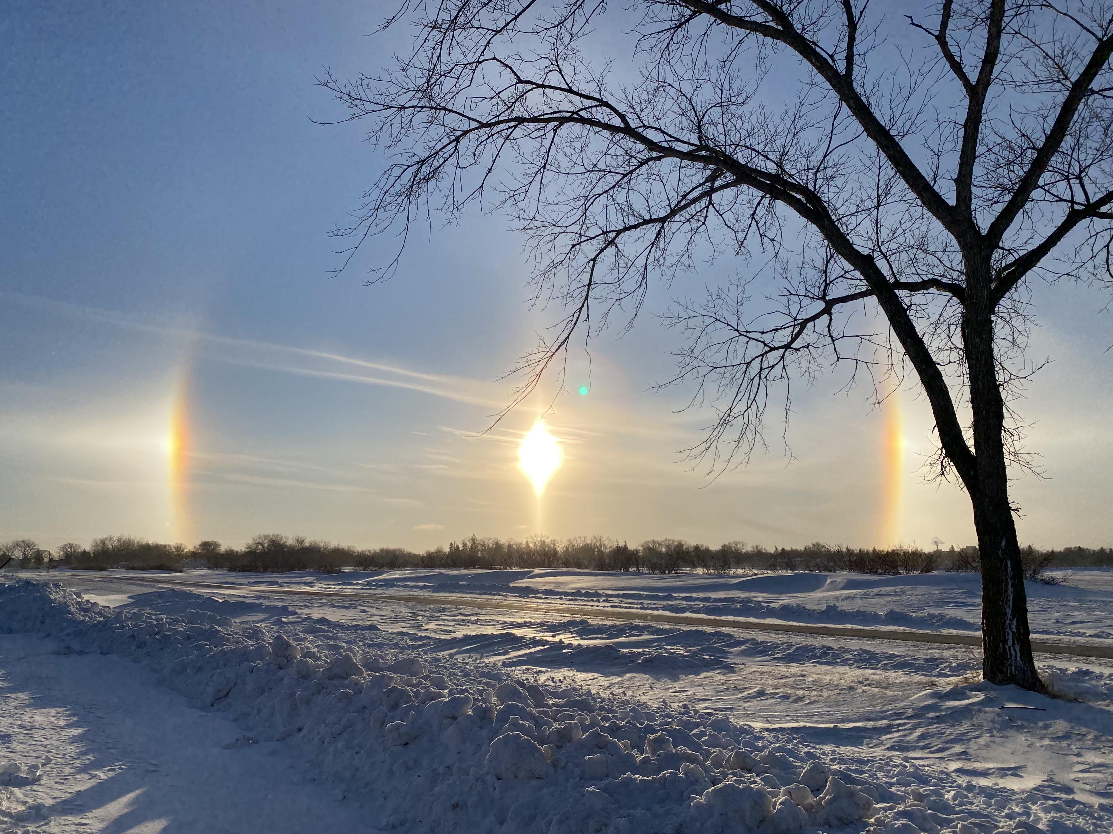 Beautiful sun dog this morning r/Winnipeg