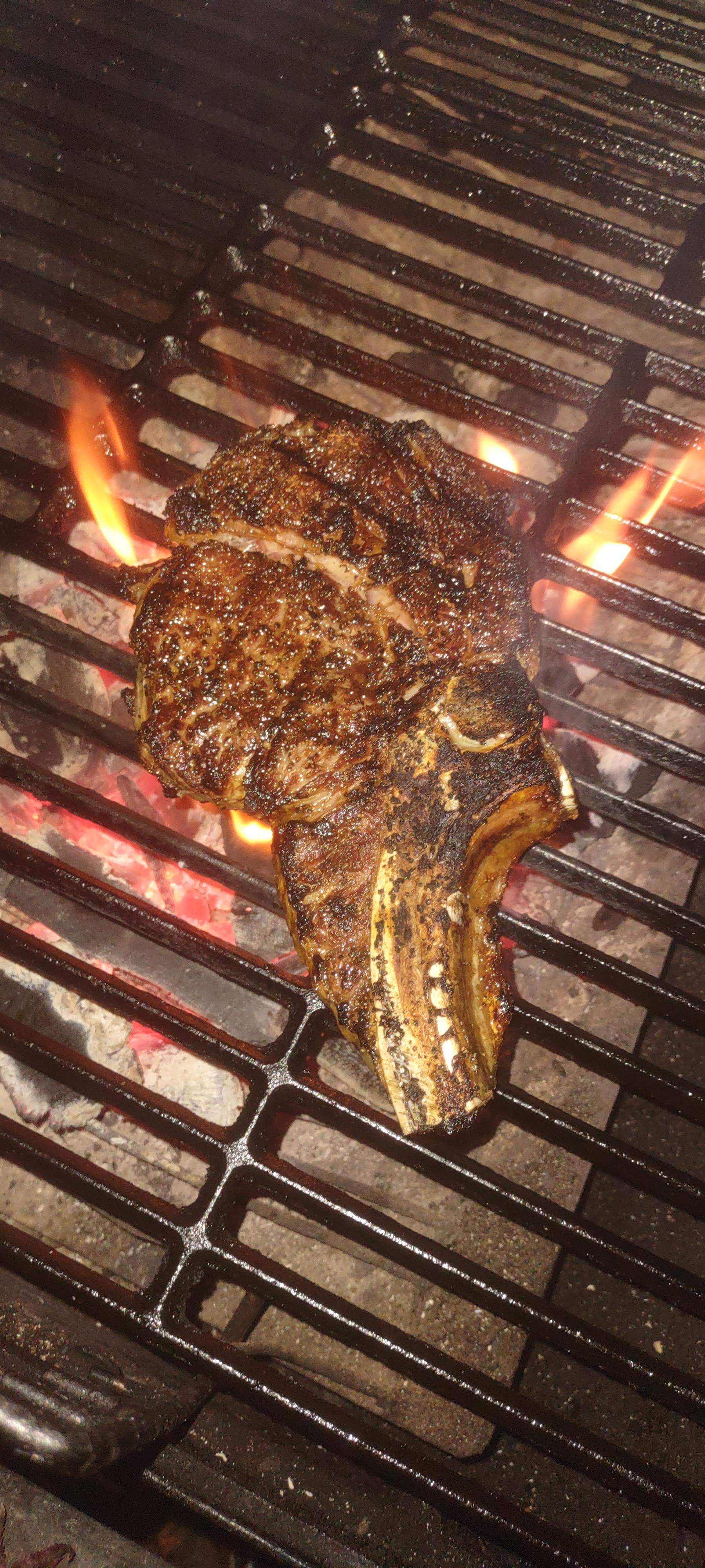 Anyone else grill at night in freezing weather? r/grilling