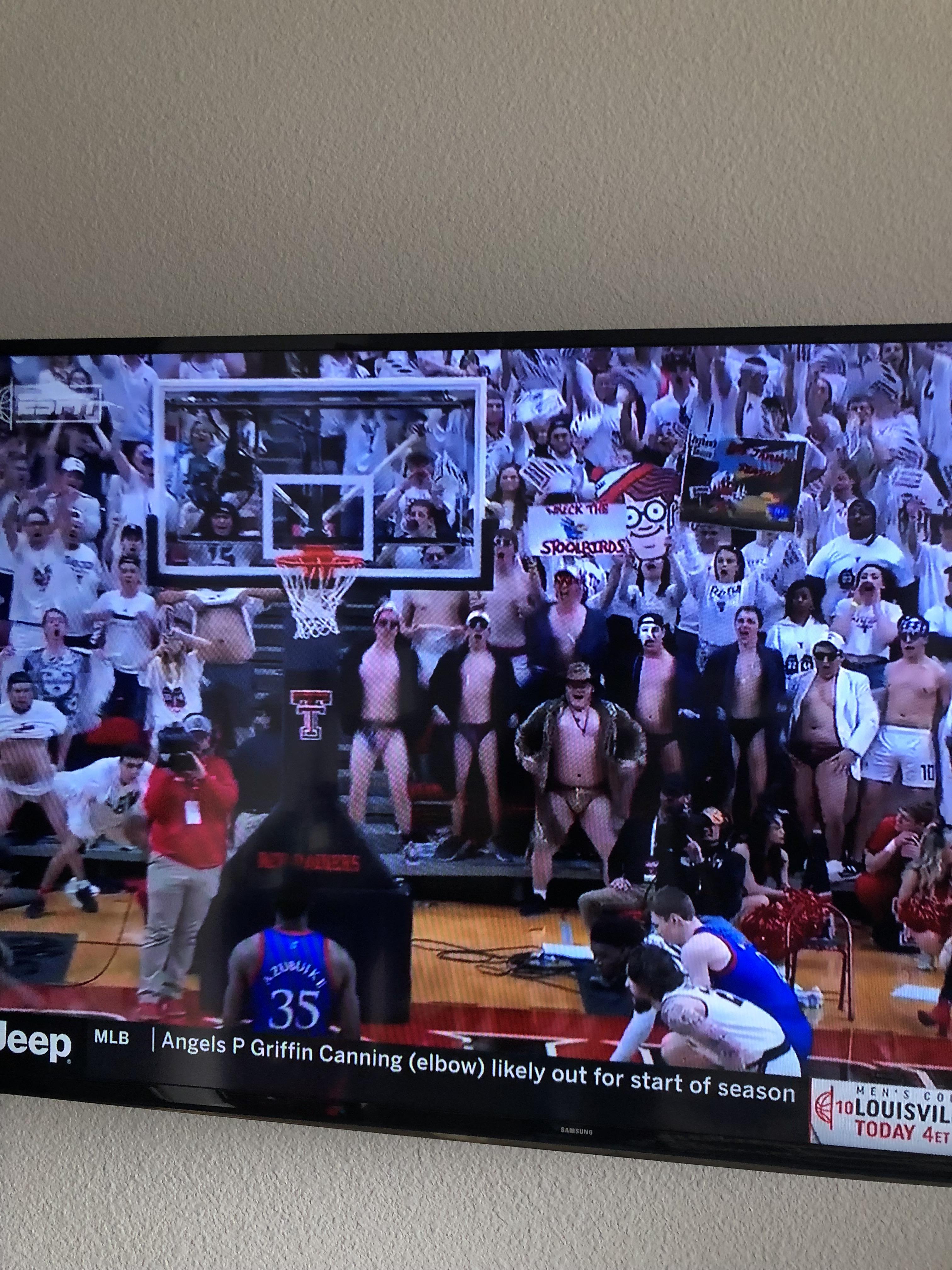 How Texas Tech fans distract free throw shooters r/funny