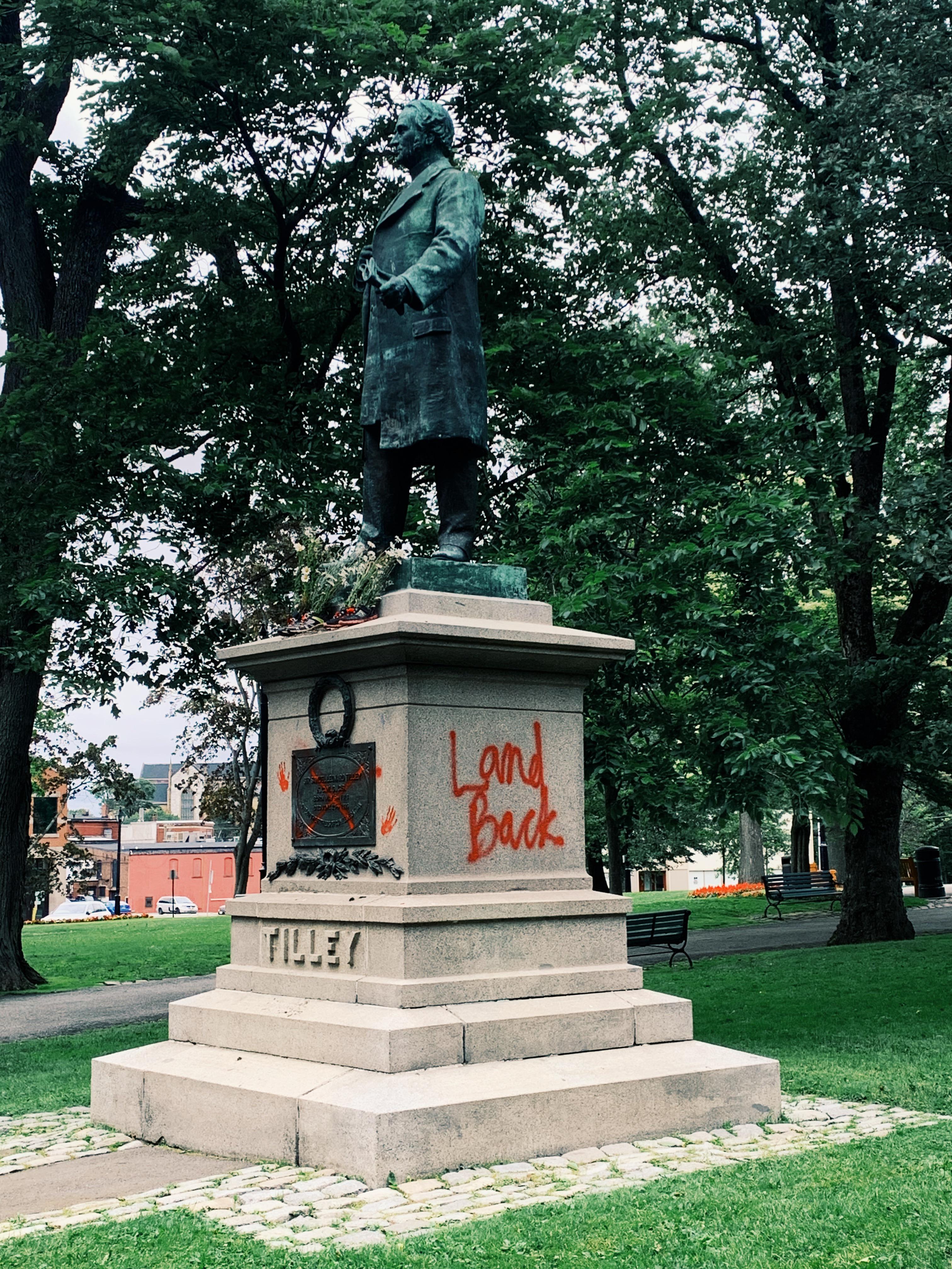 King Square, Saint John NB. Statue of Sir Leonard Tilley. r