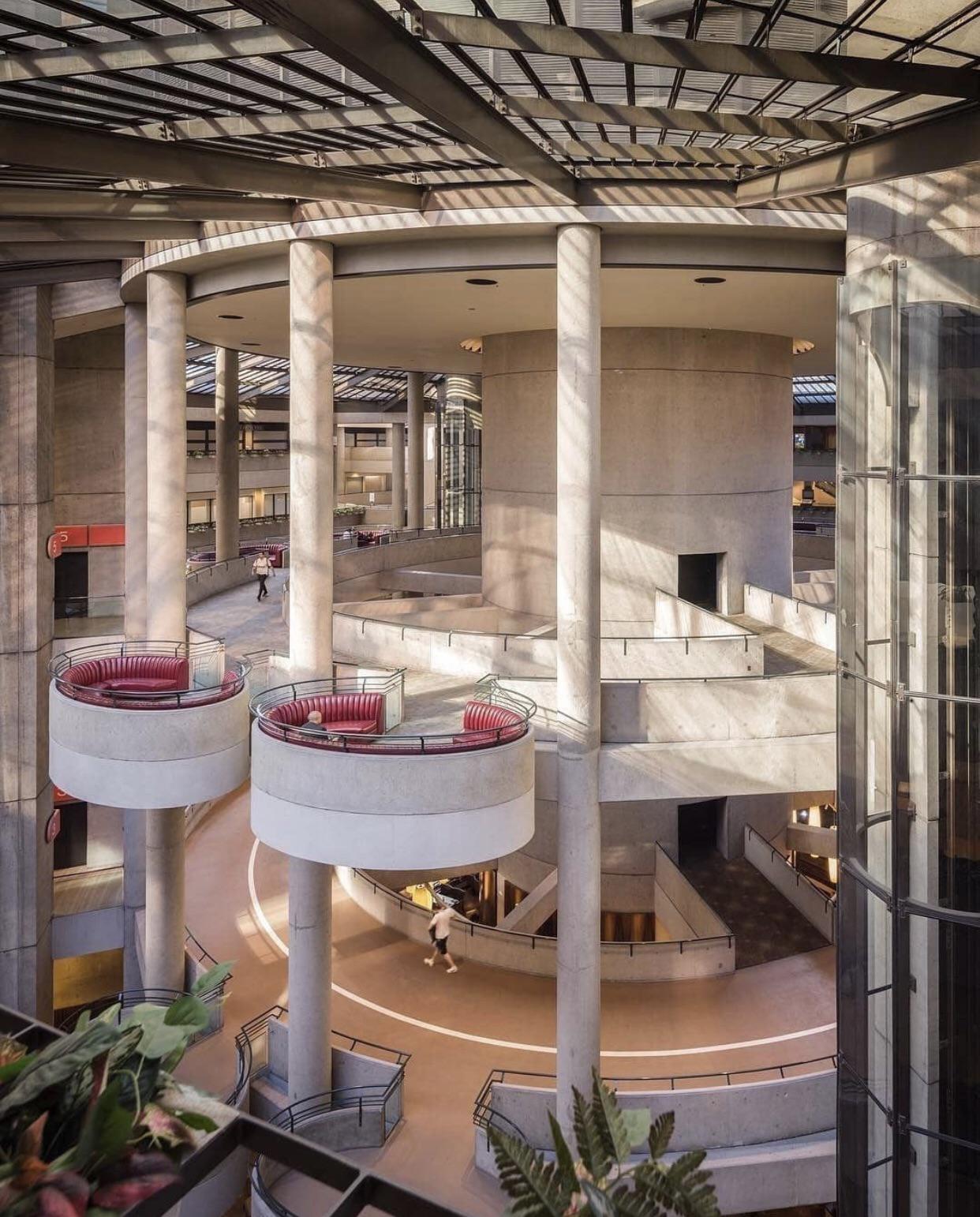 Bonaventure Hotel (1976) by John Portman r/ArchitecturePorn