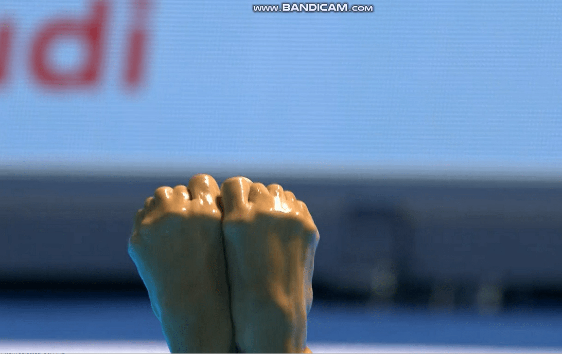 Synchronized swimming feet closeups 2 Page 1 The MousePad