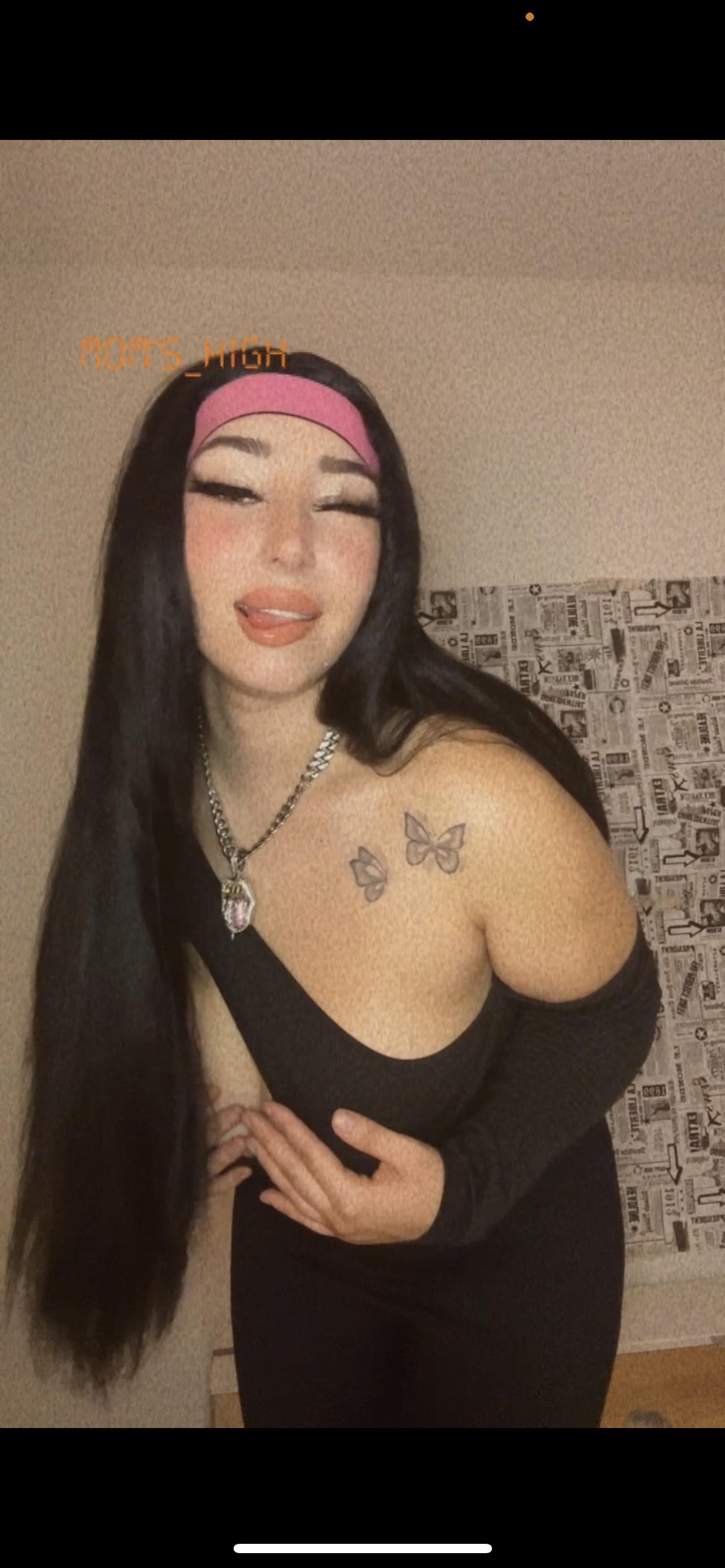 Let this foreign lil baddie put u under her love potion for only 4.99 🔥