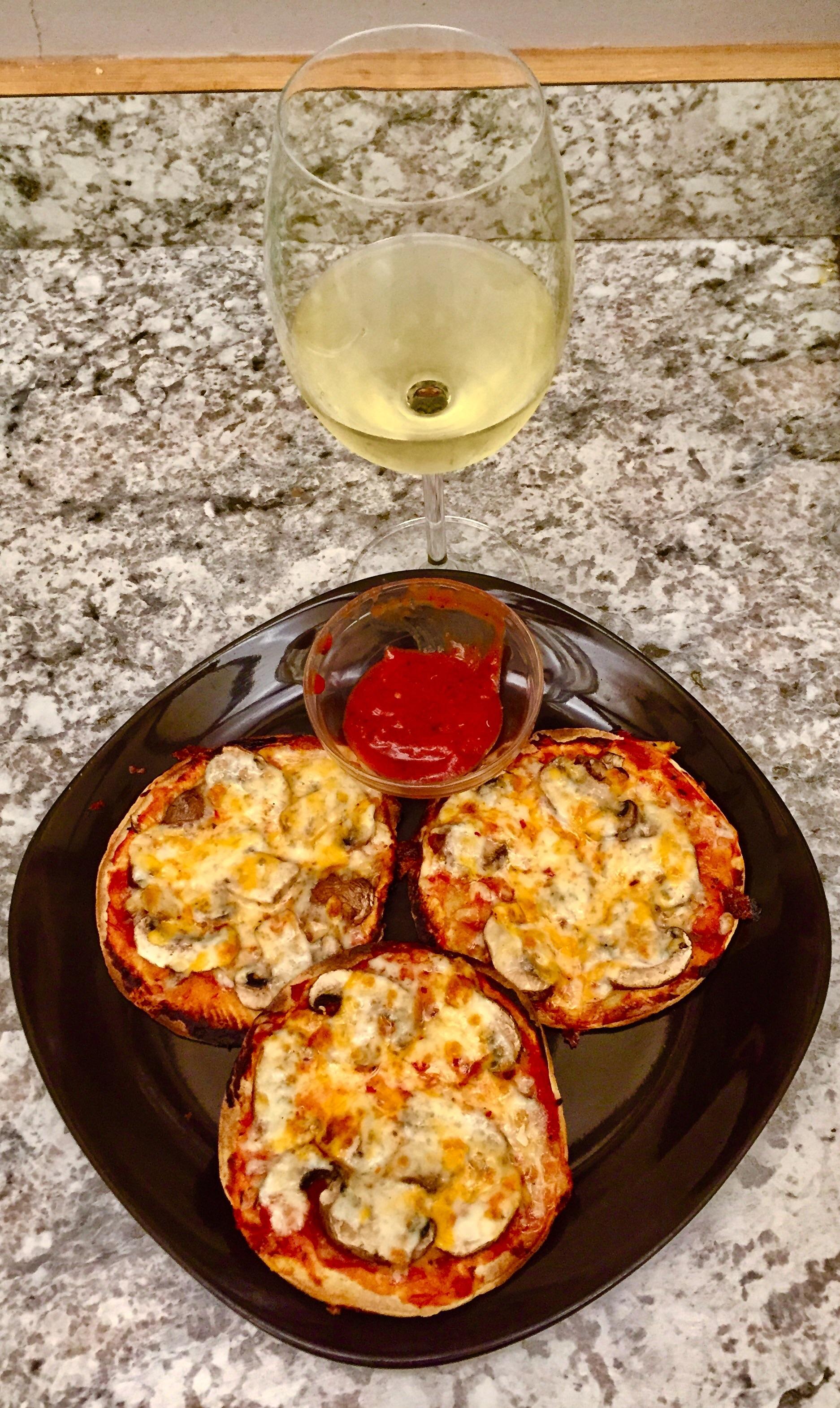 587 cal including the wine (only 145 per pizza)! I made them with small