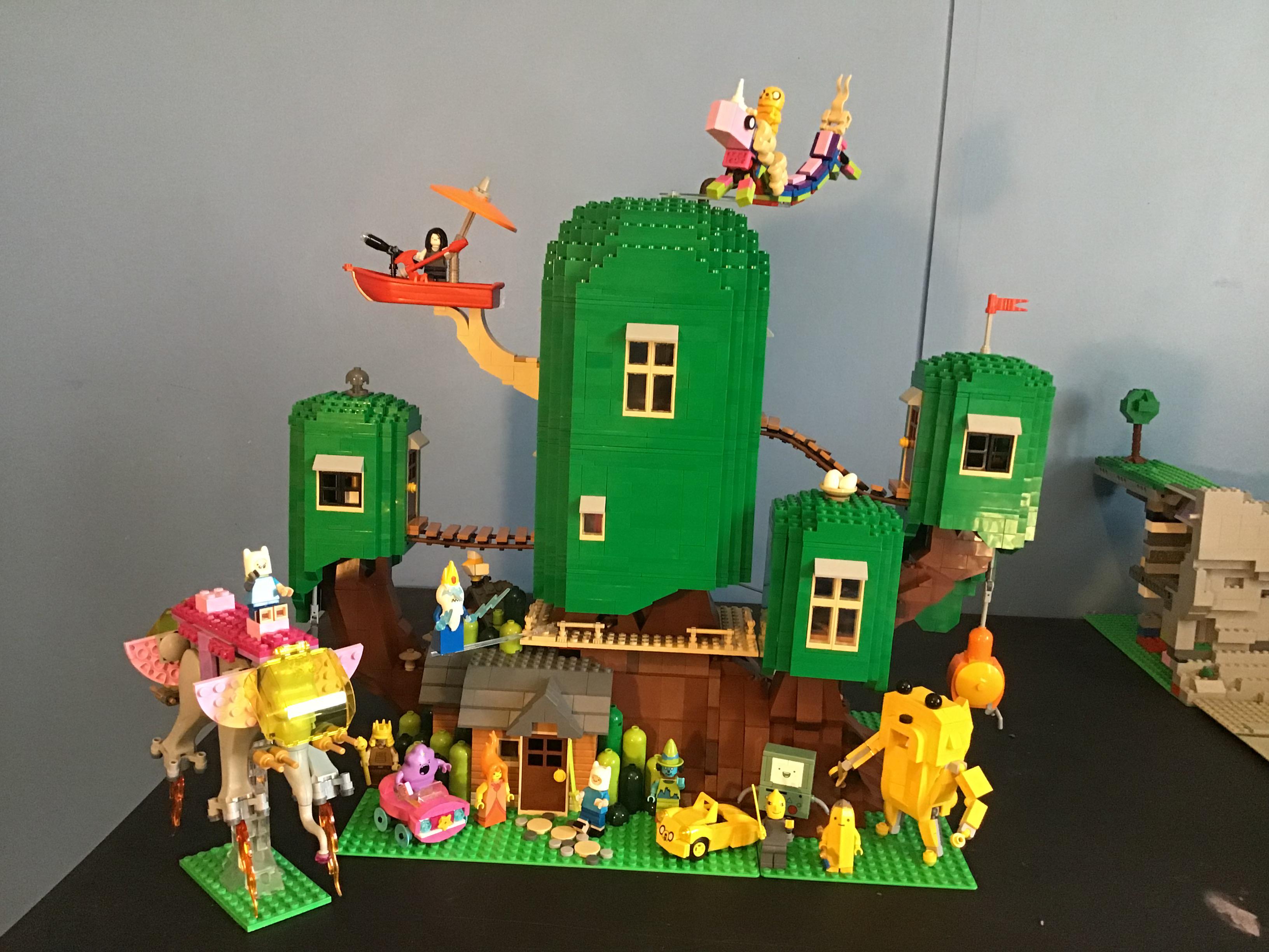 A few days late but I wanted to share this lego treehouse I’ve been