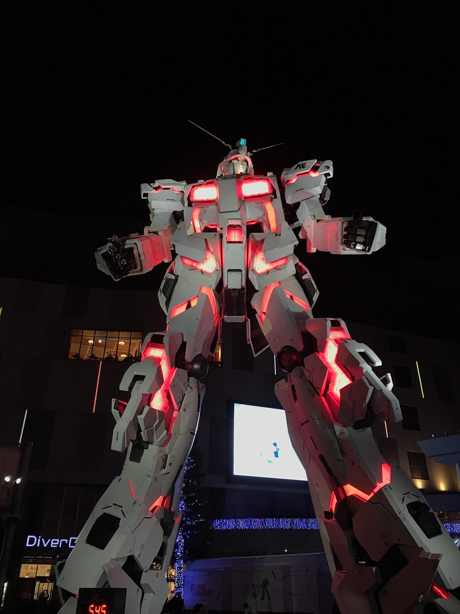 A real life size Gundam, Tokyo Odaiba r/BeAmazed