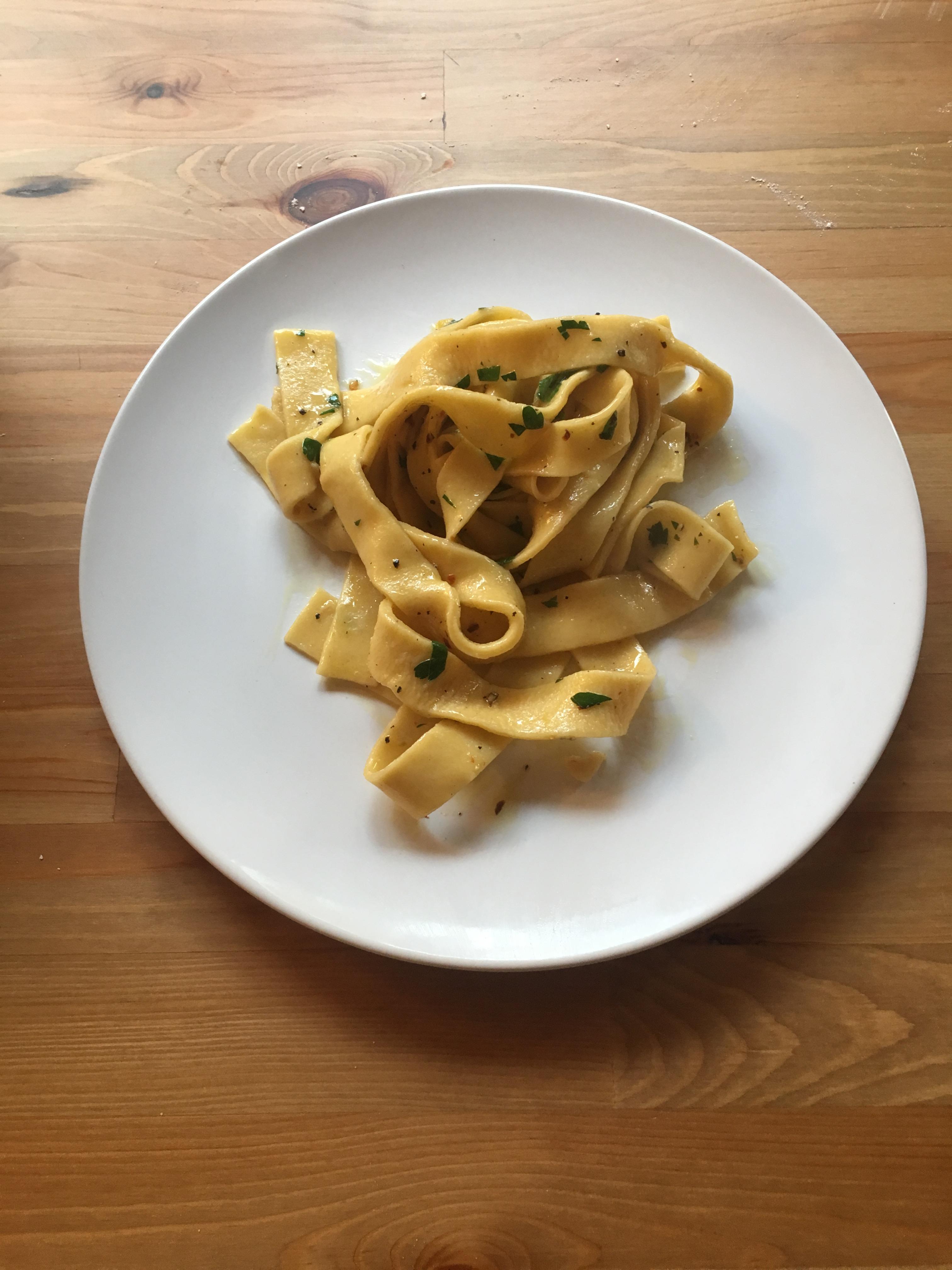 [homemade] Pappardelle aglio e olio r/food
