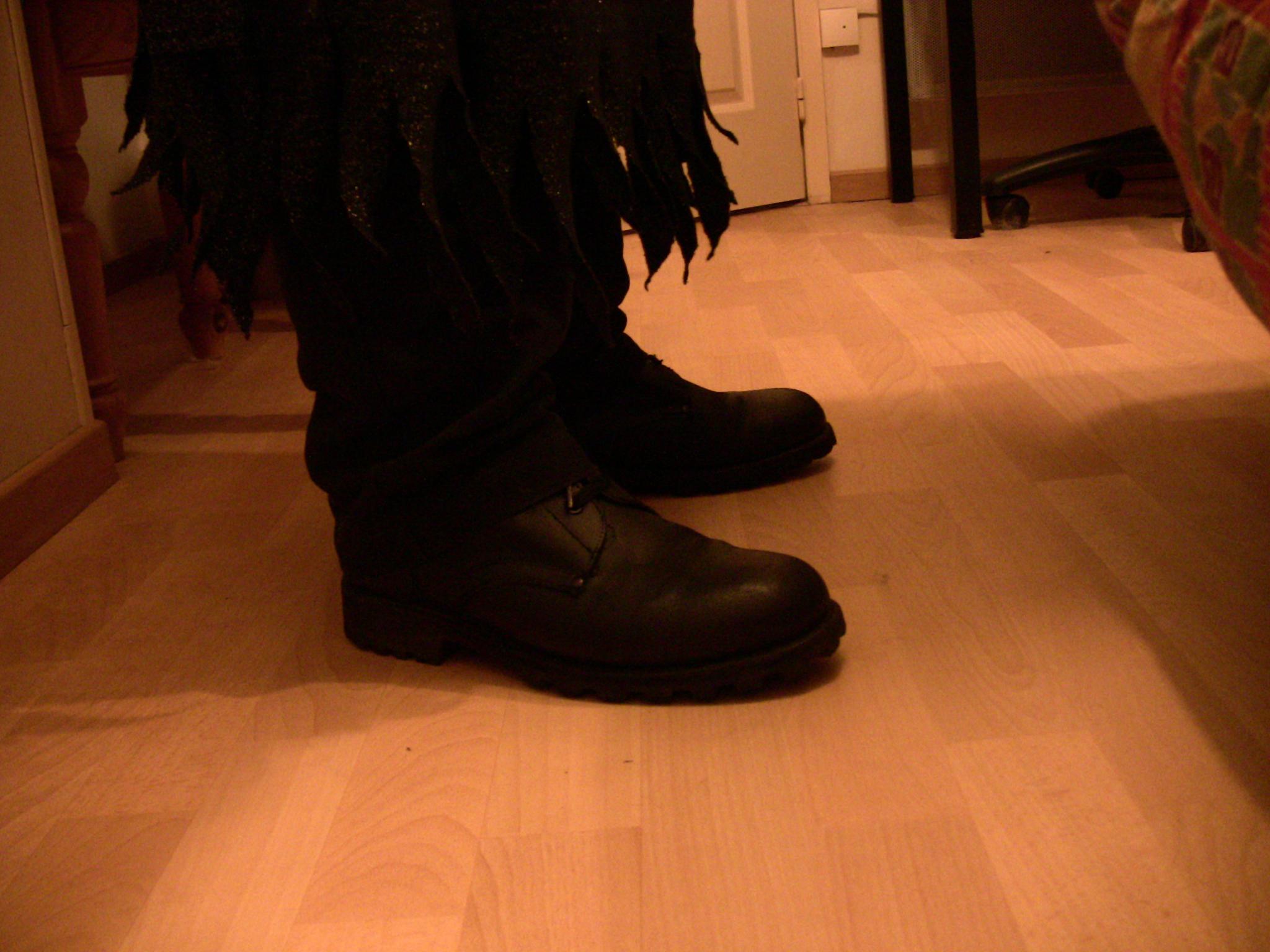 What Boots Does Ghostface Wear? PostureInfoHub