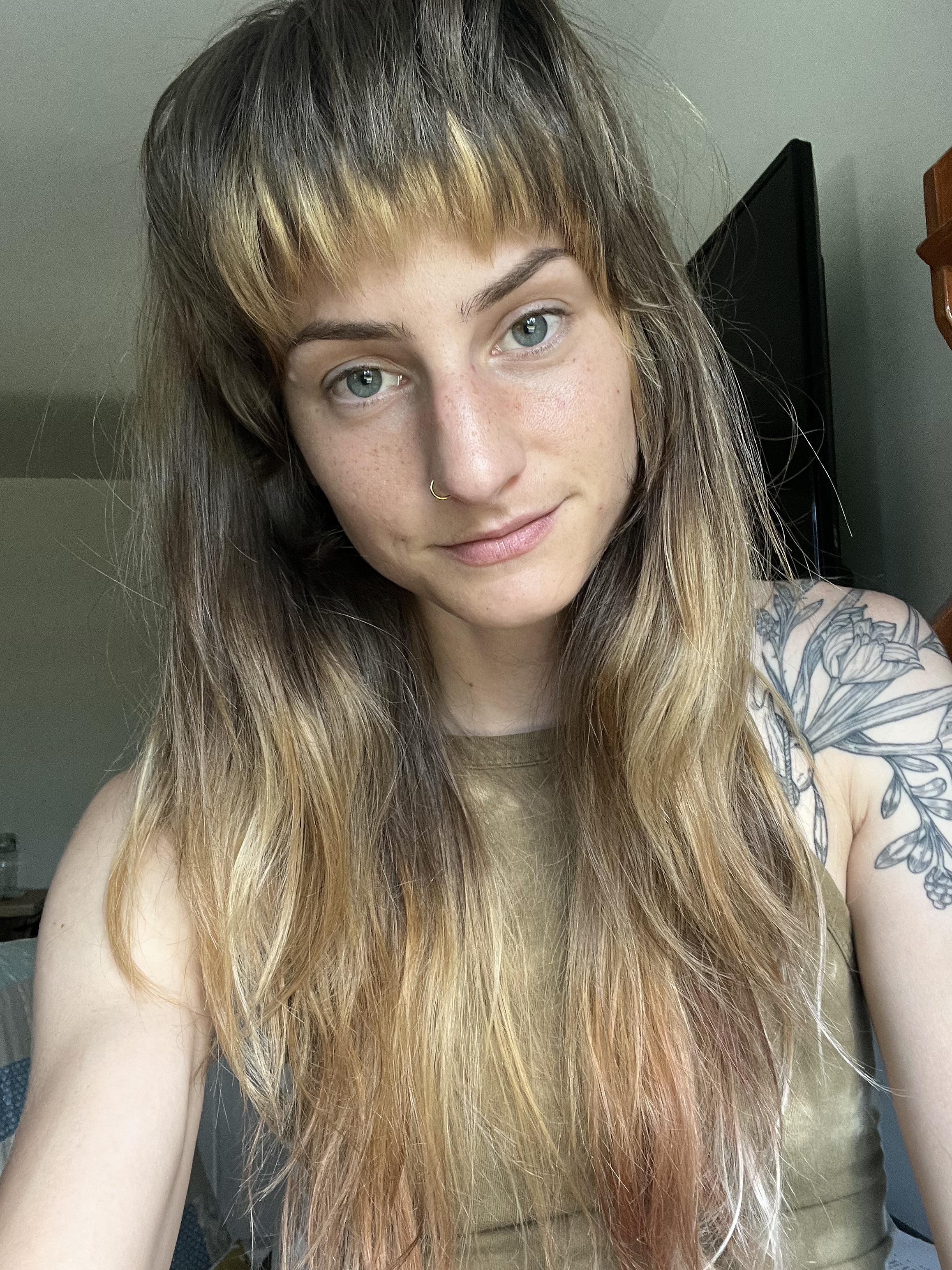 A poofy bed head look r/girlswithbangs