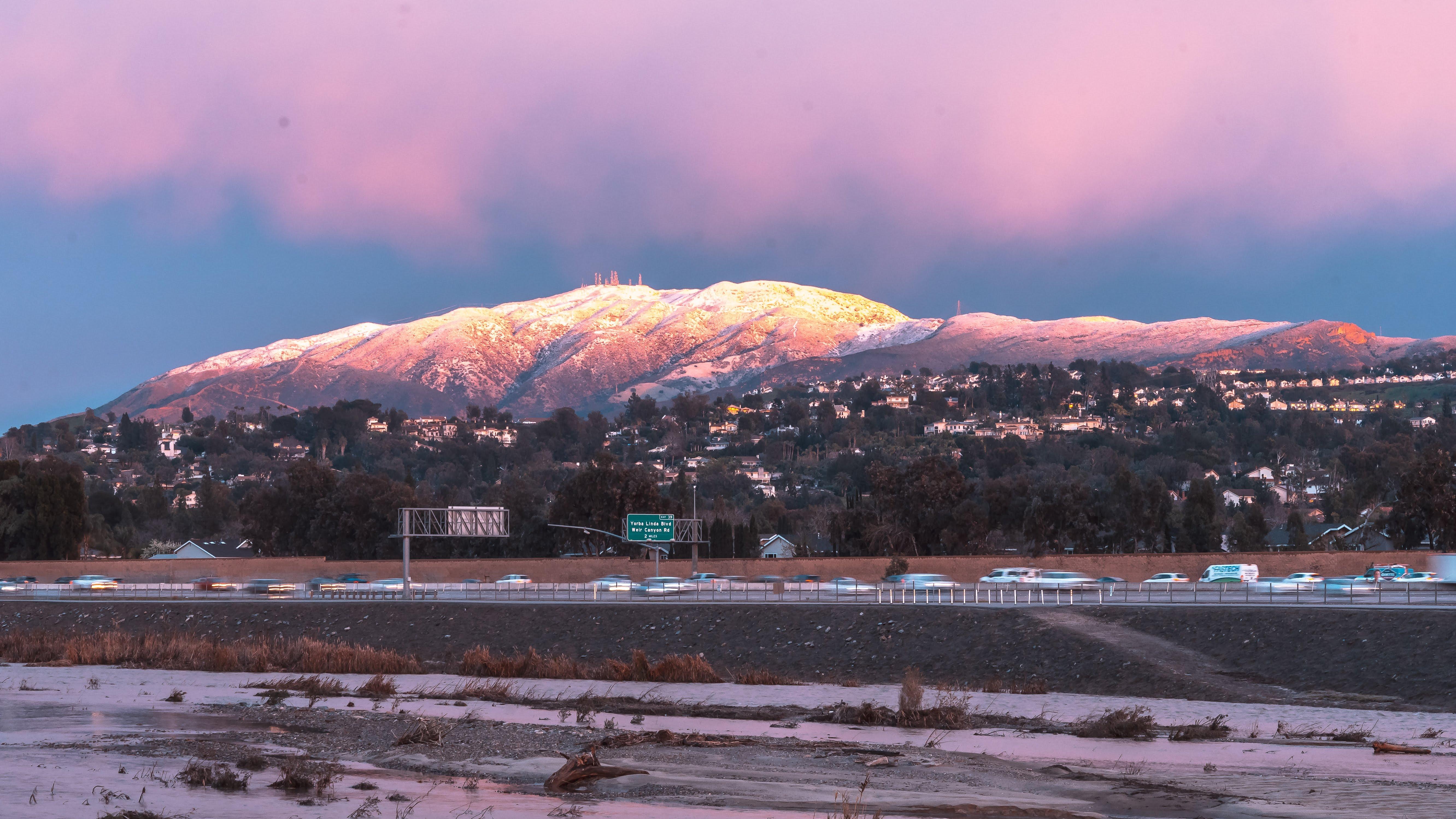 Snow just above Anaheim Hills from Yorba Regional Park r/orangecounty