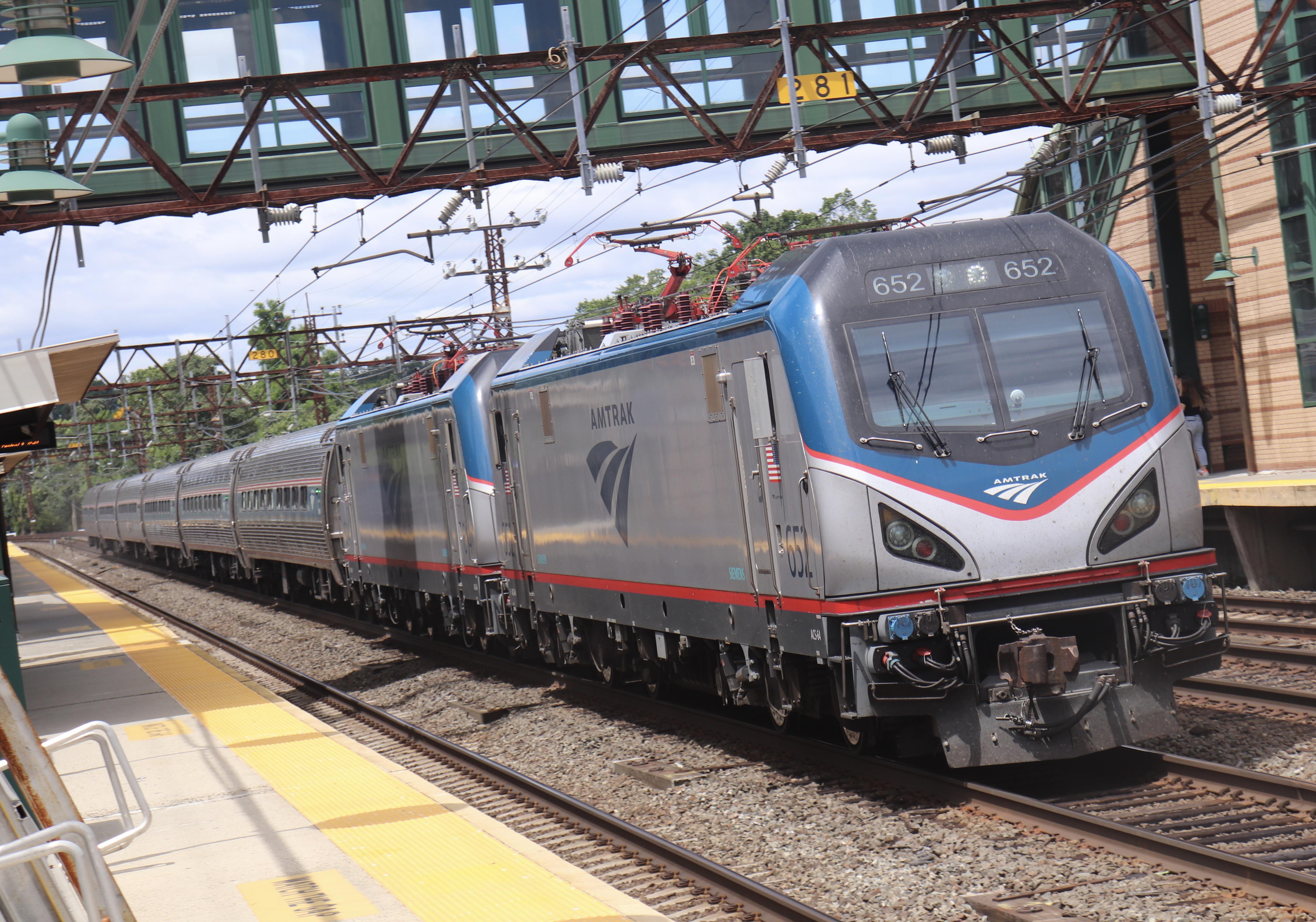 ACS64 Double Header passing through Greenwich station Amtrak