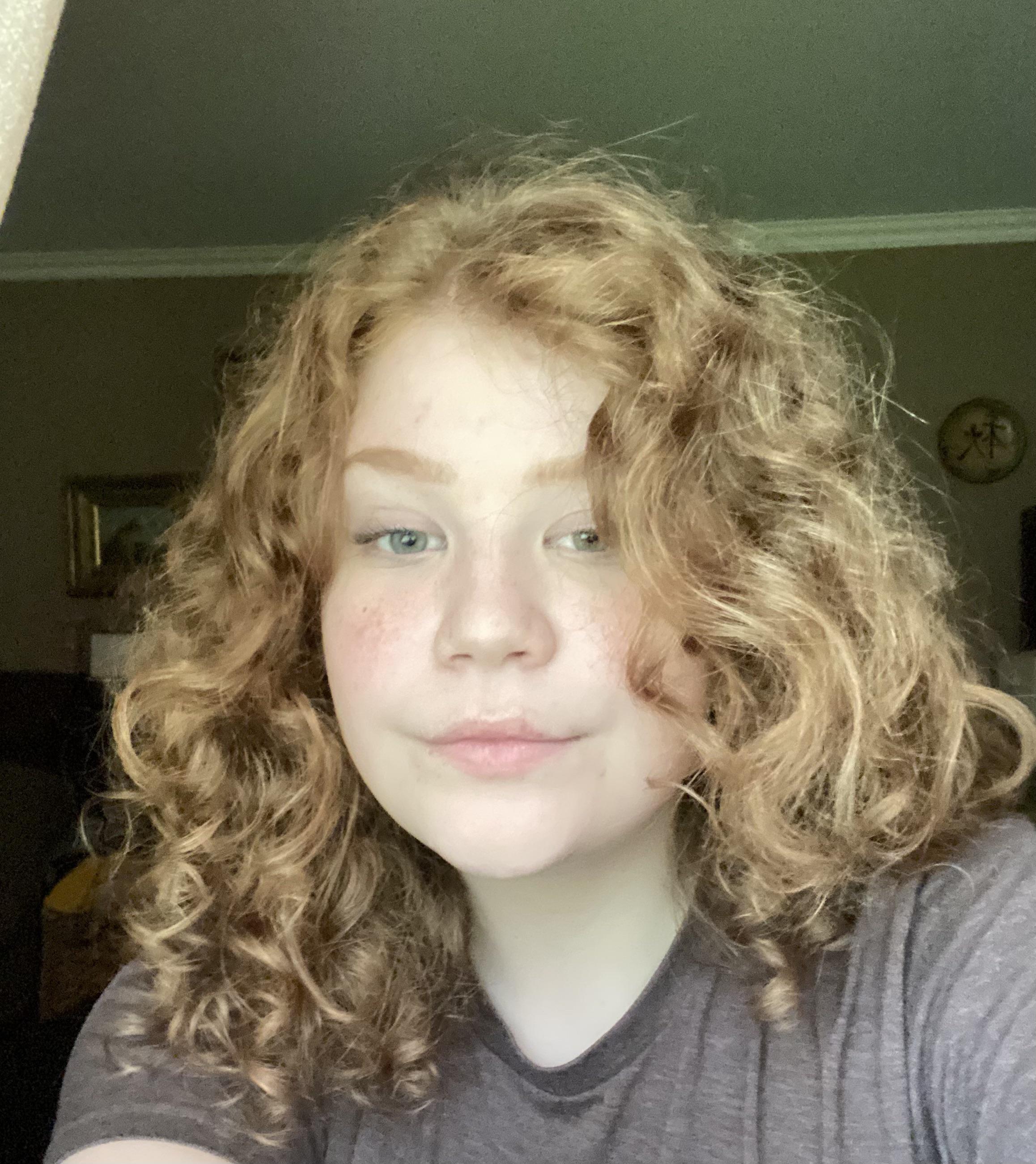 Decided to try a middle part, and I don’t think i’m totally sold. r