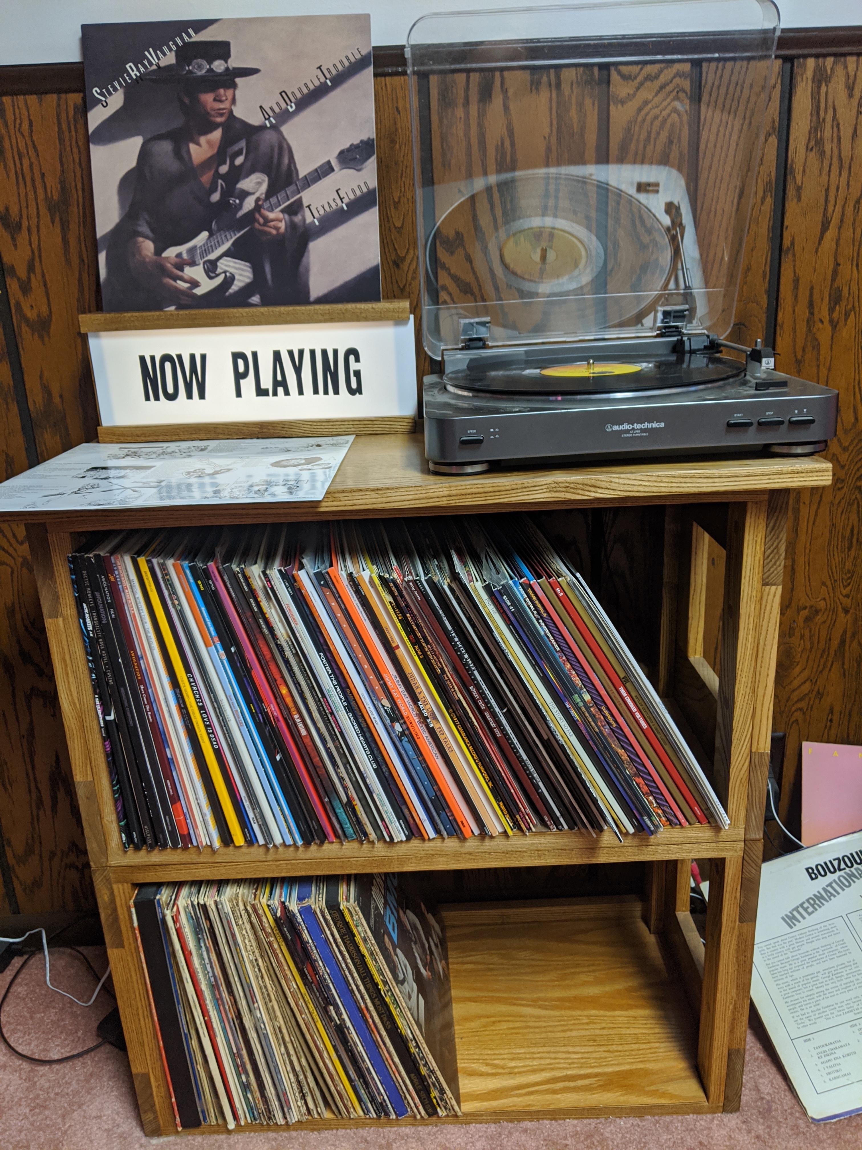 My new vinyl setup. Made both the stand and the light up display. r/vinyl