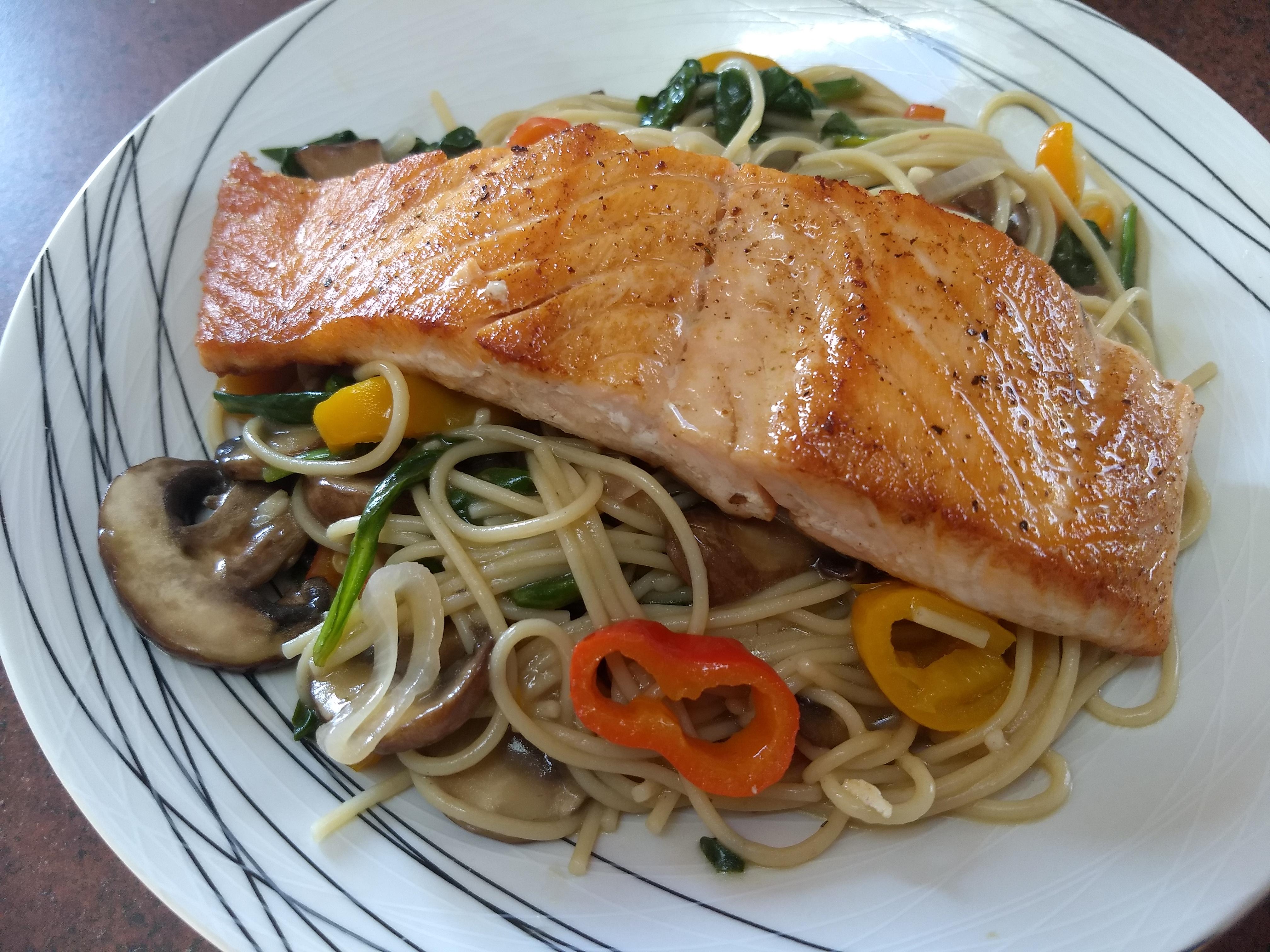 [Homemade] Salmon pasta with white wine sauce r/food