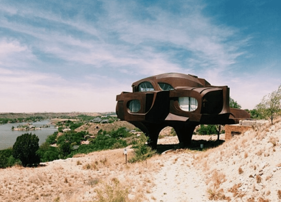 The Robert Bruno Steel House outside of Lubbock, Texas [OC] [956x688