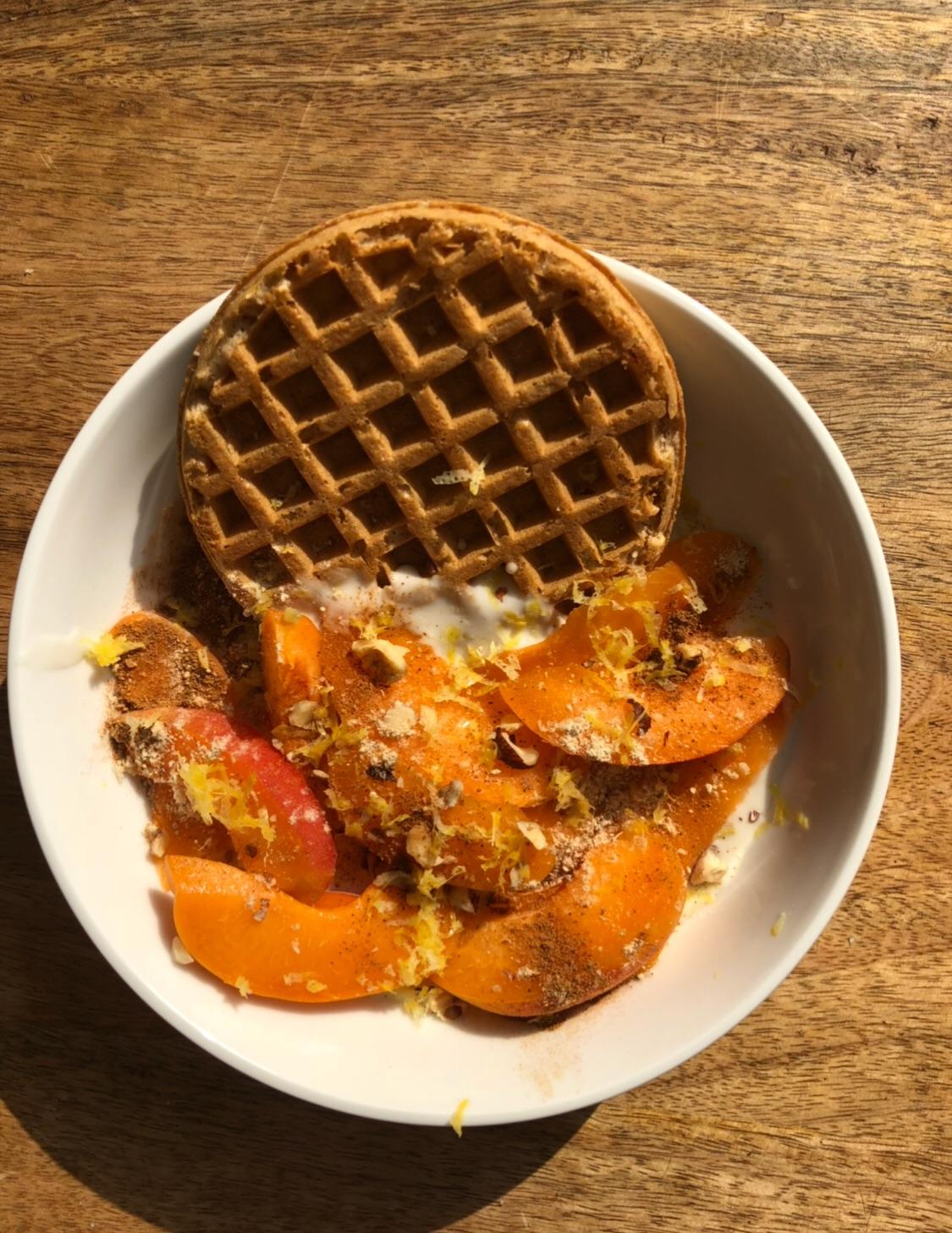 Today’s 180 calorie breakfast. Apricots are soooo good. r/1200isplenty
