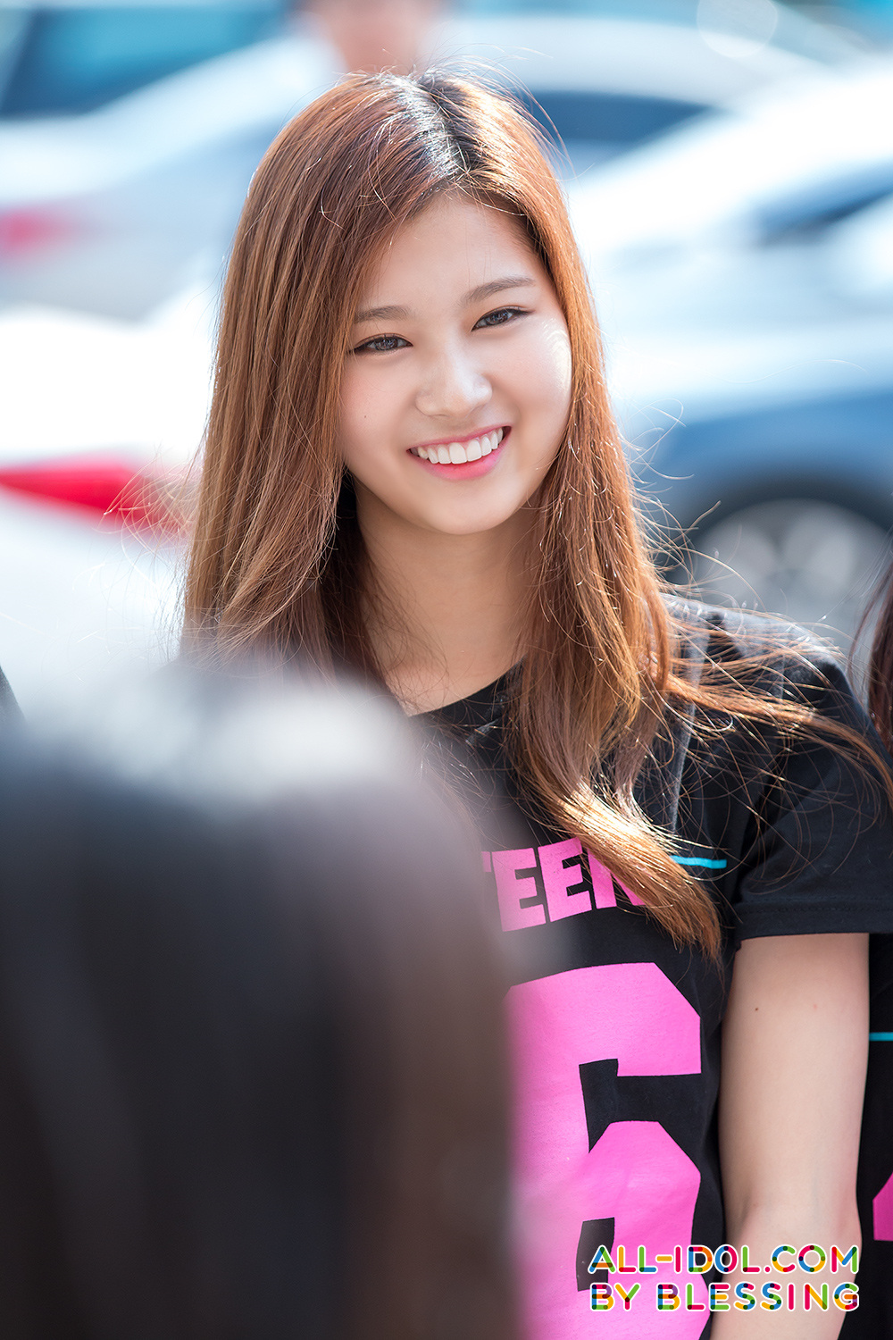 Sixteen Sana is so cute r/twice