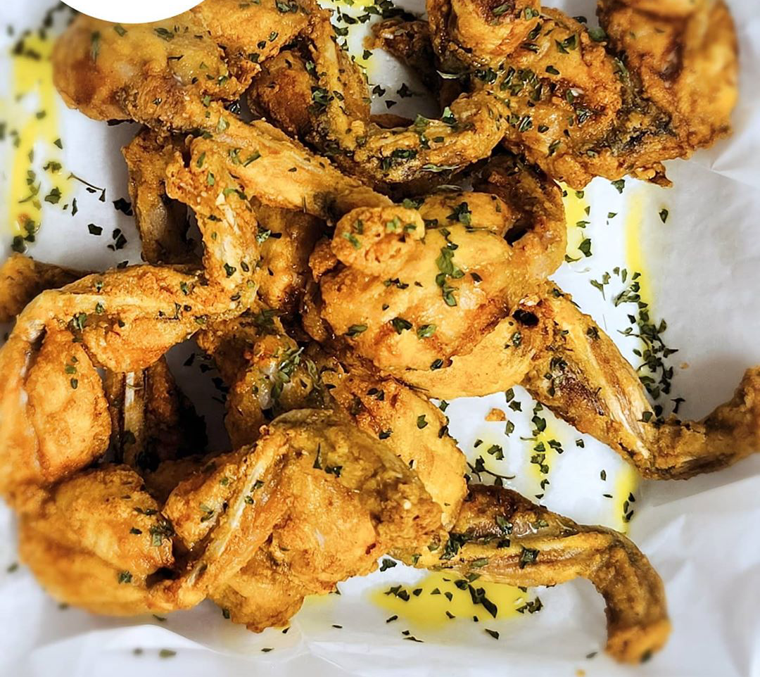 [I ate] Garlic butter fried frog legs r/food