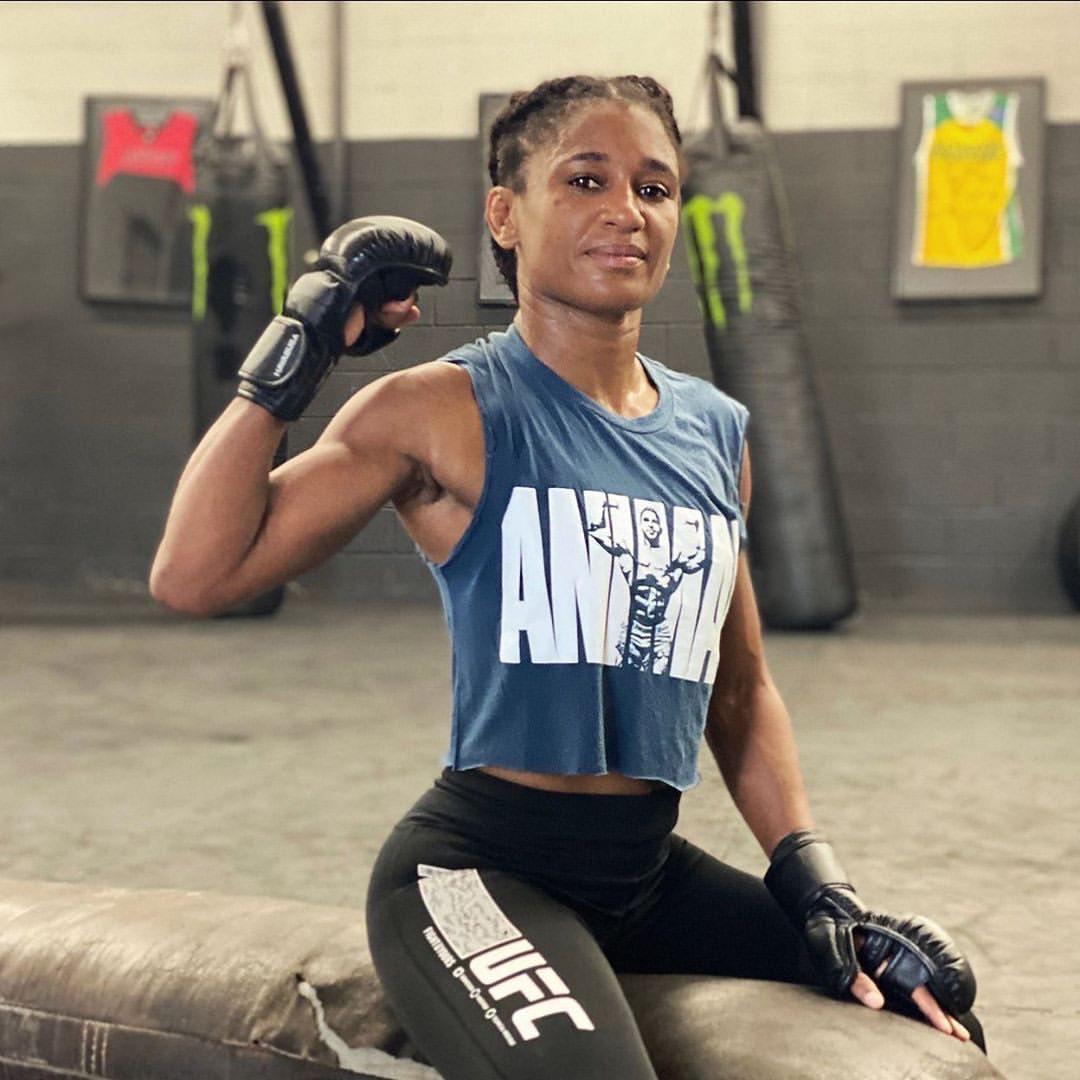 Angela Hill r/mmababes