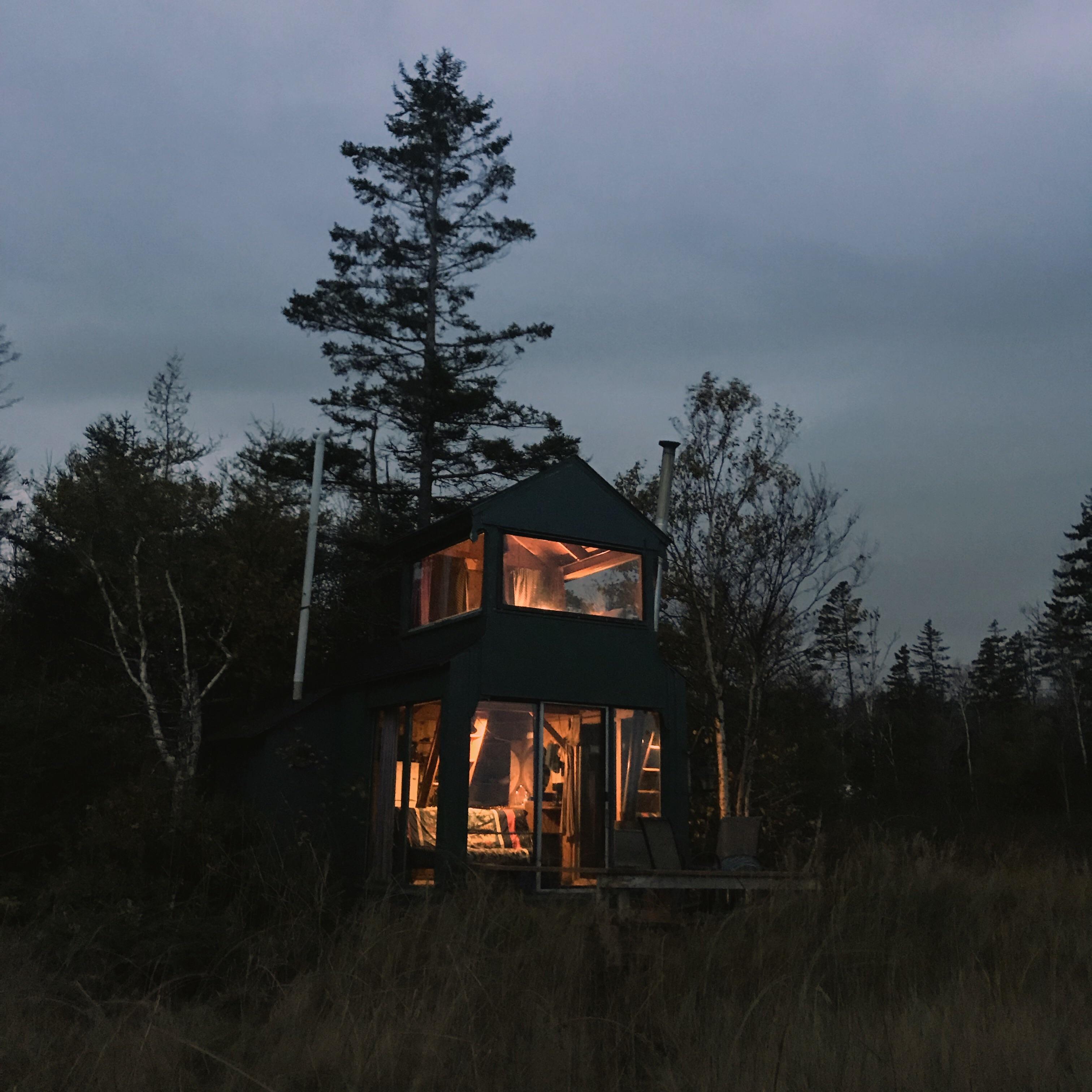 Cozy east coast cabin in the woods. r/CozyPlaces