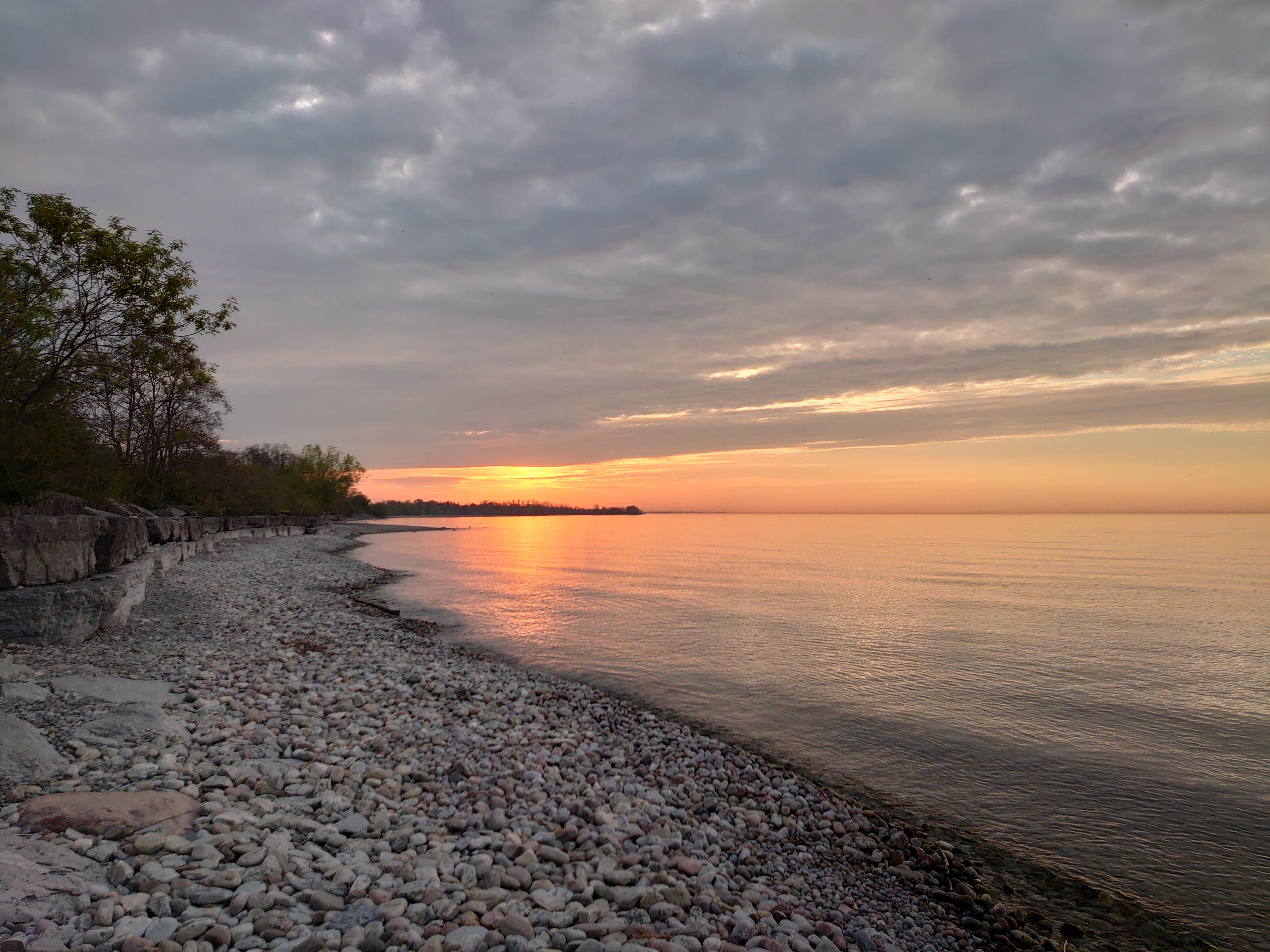 Sunrise at Lake Ontario, taken with the Xperia 1, no edit r/SonyXperia