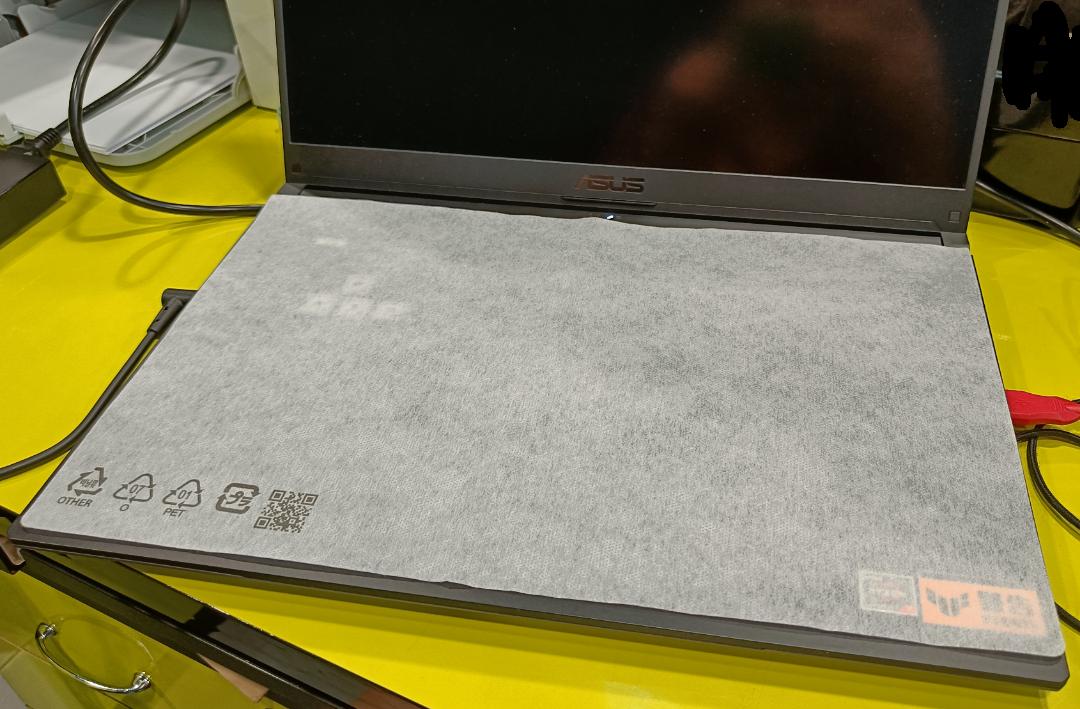 Keeping the cloth for when you close the laptop! Yes or no? r/laptops