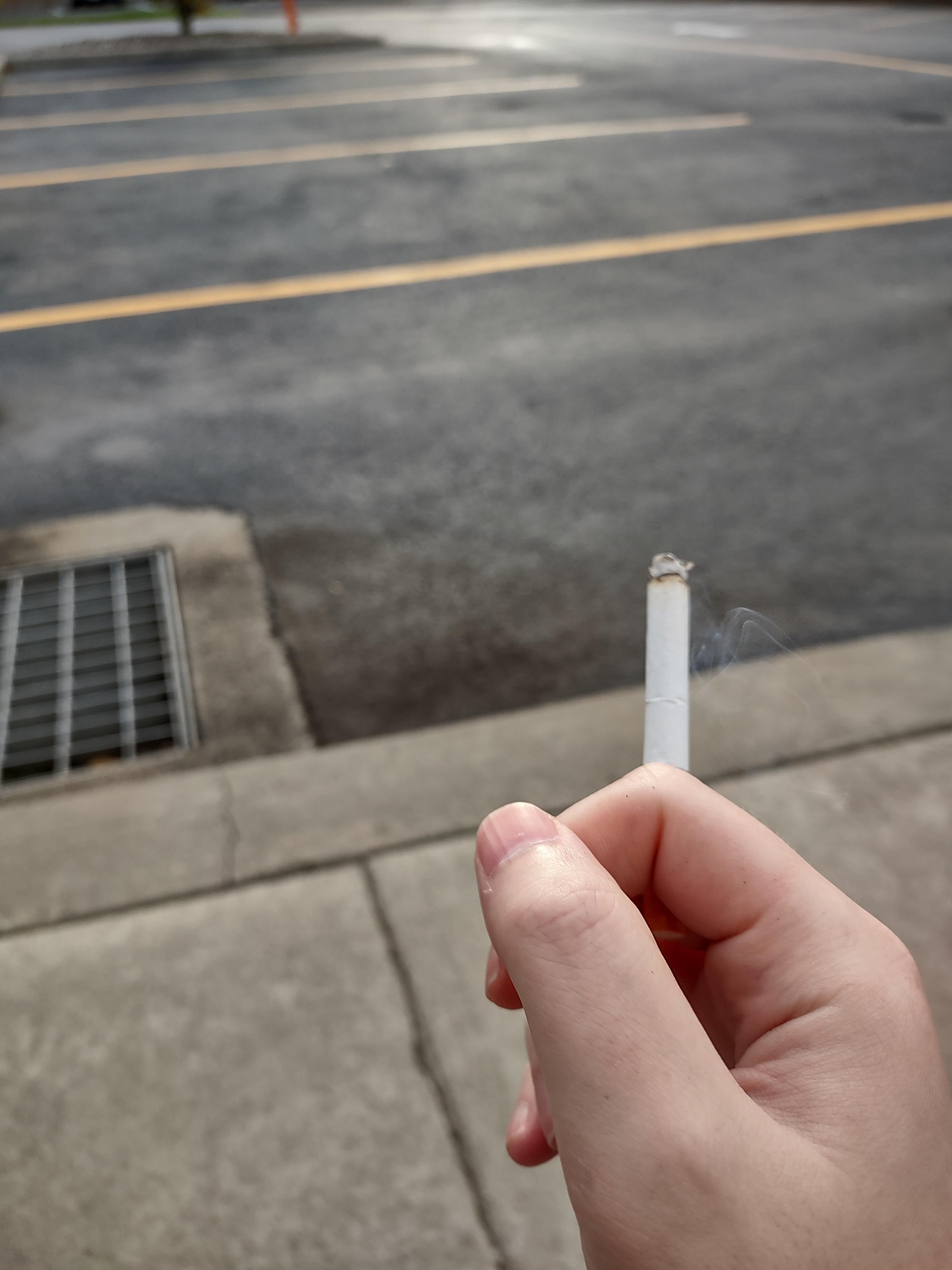 Crankin a hoon on break. No better feeling. r/Cigarettes