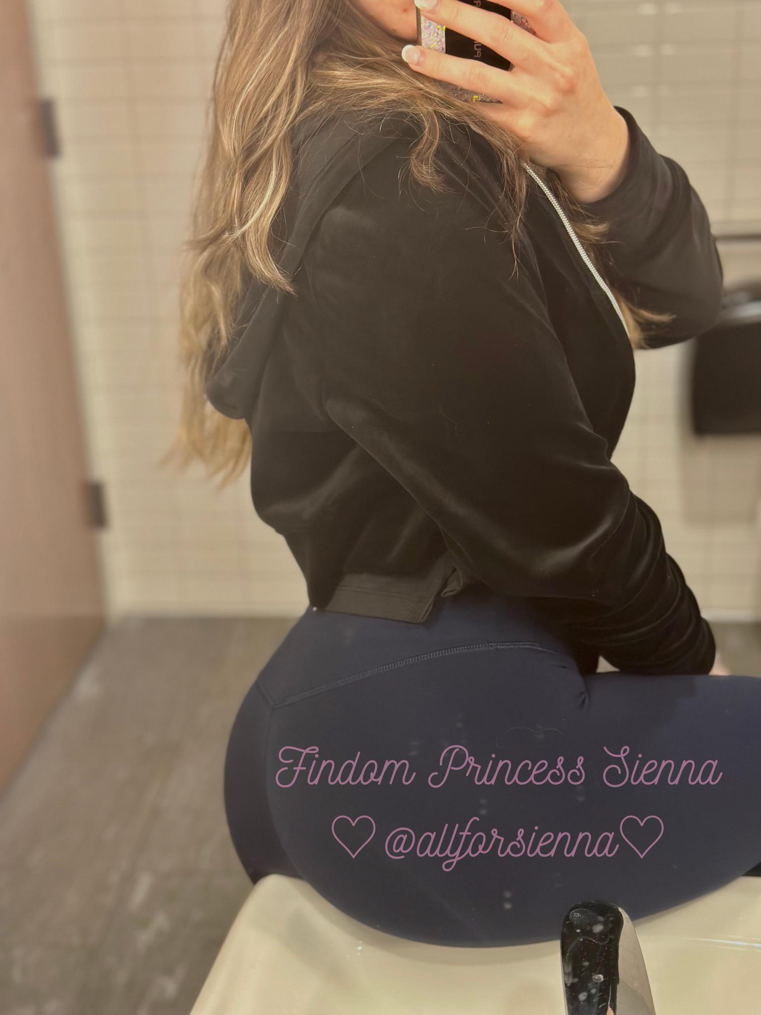 princess sienna ♡ (u/WorshipSienna) - Reddit