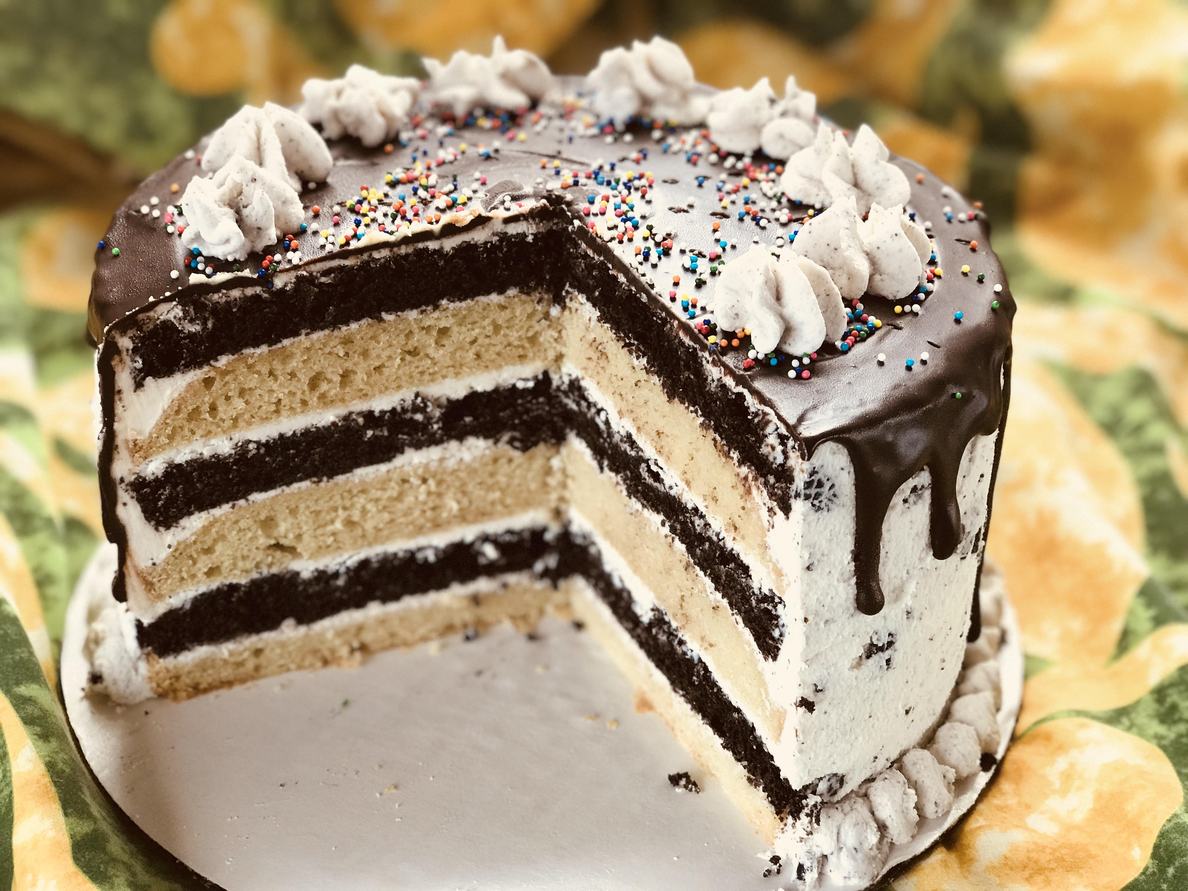 Black and White cake with cookies and cream frosting r/VeganBaking