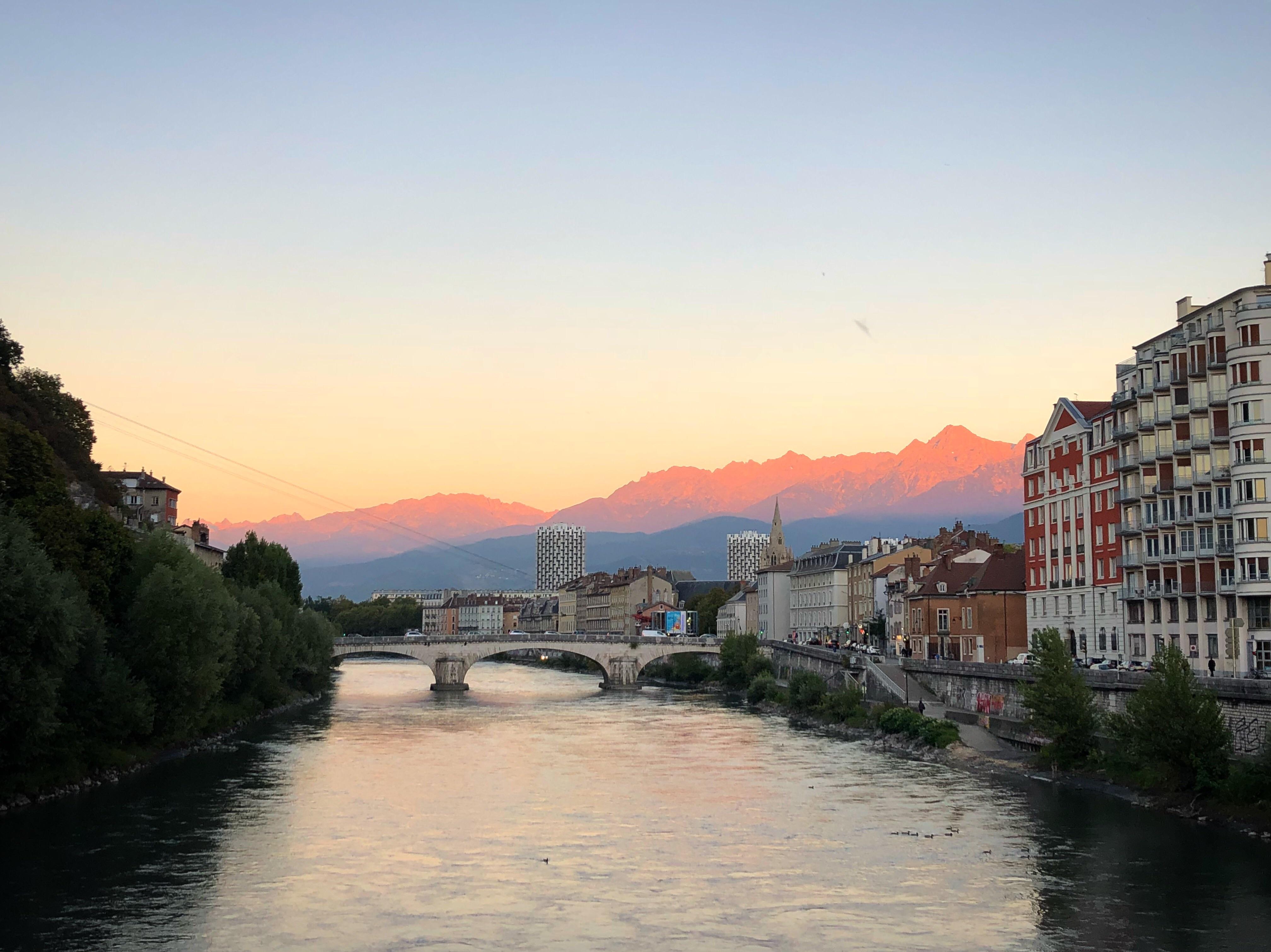 Coucher de Soleil sur Grenoble hier soir r/france