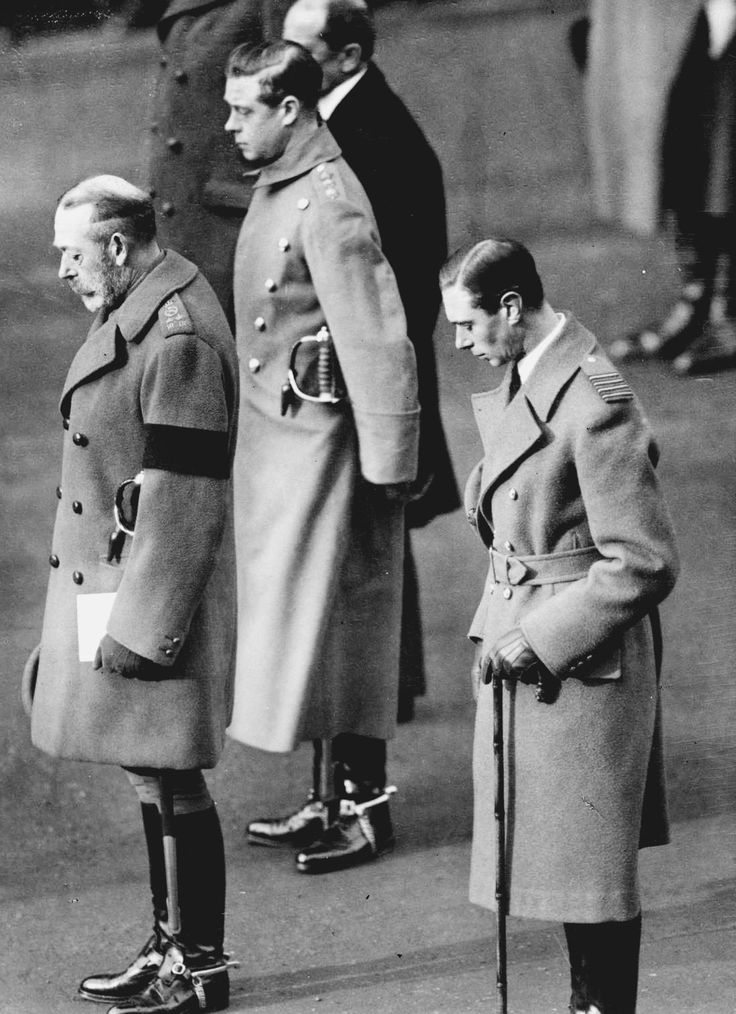 King V with his eldest sons, Prince Edward (later King Edward VIII) and Prince Albert