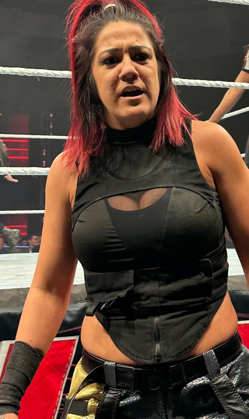 Busty and showing cleavage : Bayley