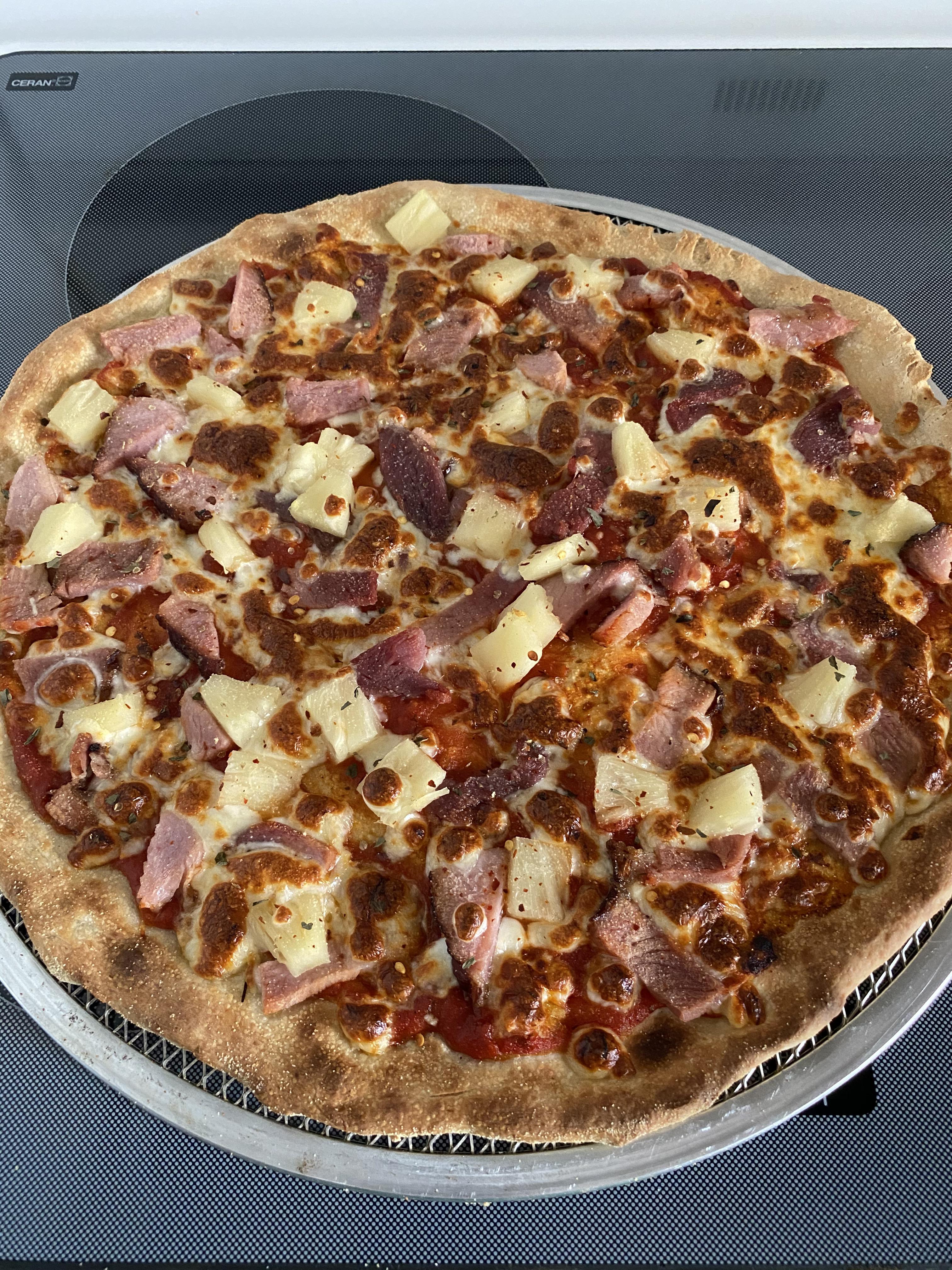 [Homemade] Ham and Pineapple pizza r/KnightsOfPineapple