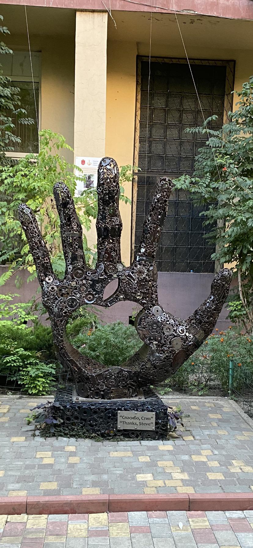 Monument to Steve Jobs in Odessa Ukraine. r/interestingasfuck