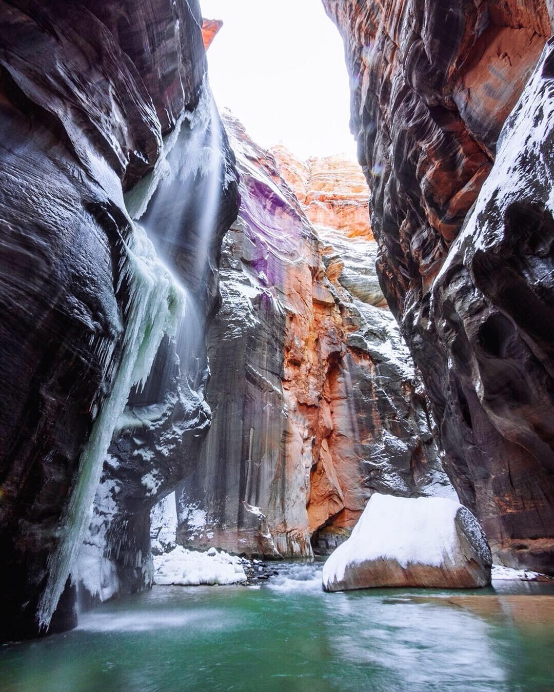 The Zion Narrows in winter. Only saw like 10 other people on this trail