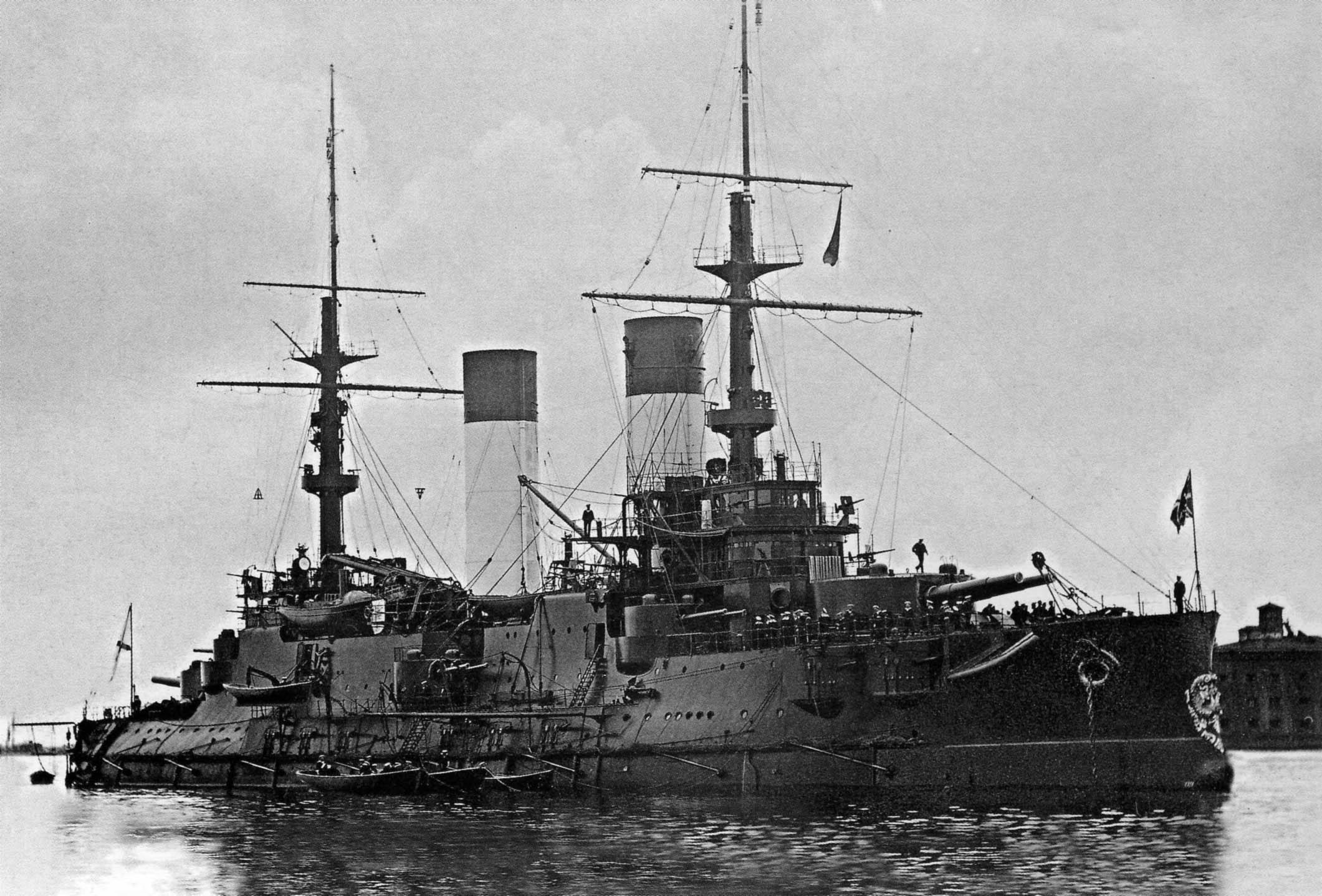 [2121х1437] Russian Battleship Emperor Alexander III. Capsized During